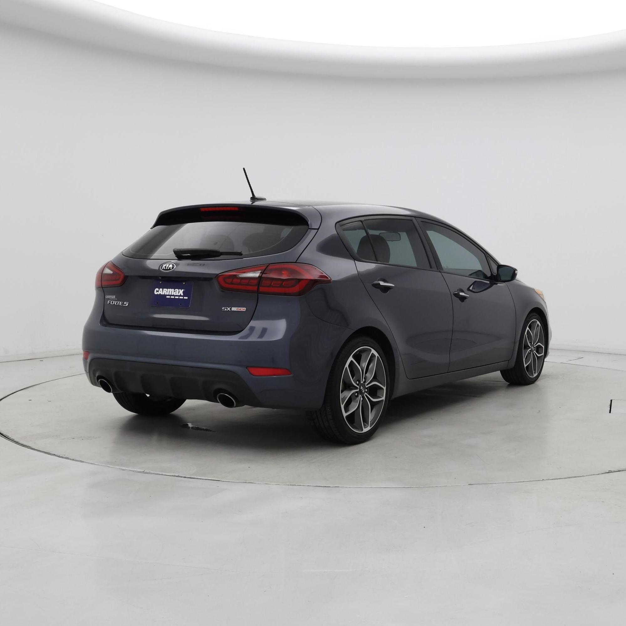 Thumbnail: 2016 Kia Forte - 8