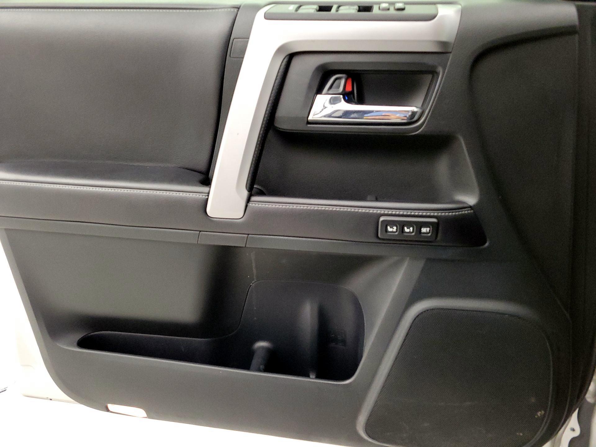 Thumbnail: 2016 Toyota 4Runner - 12