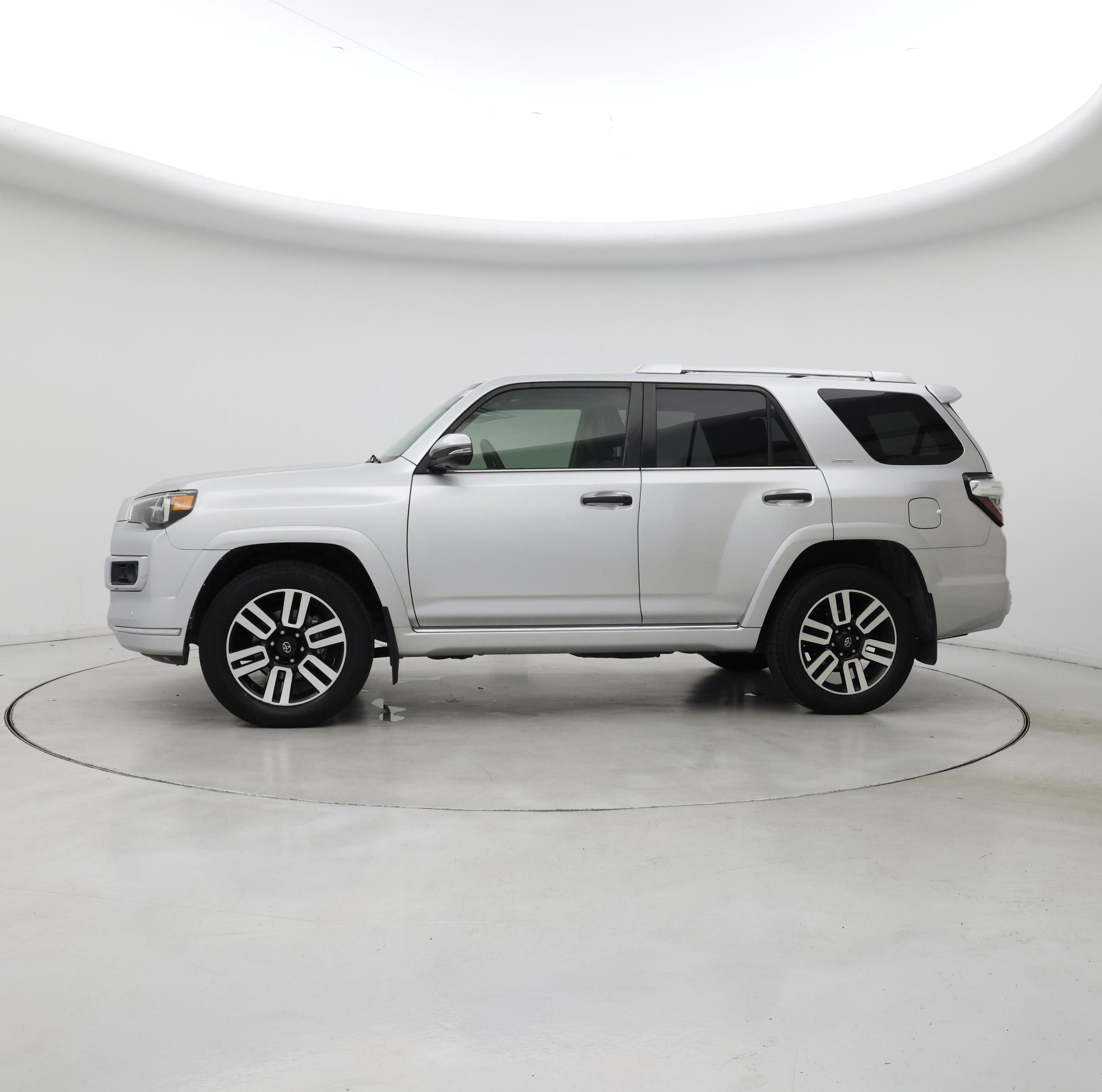 Thumbnail: 2016 Toyota 4Runner - 3