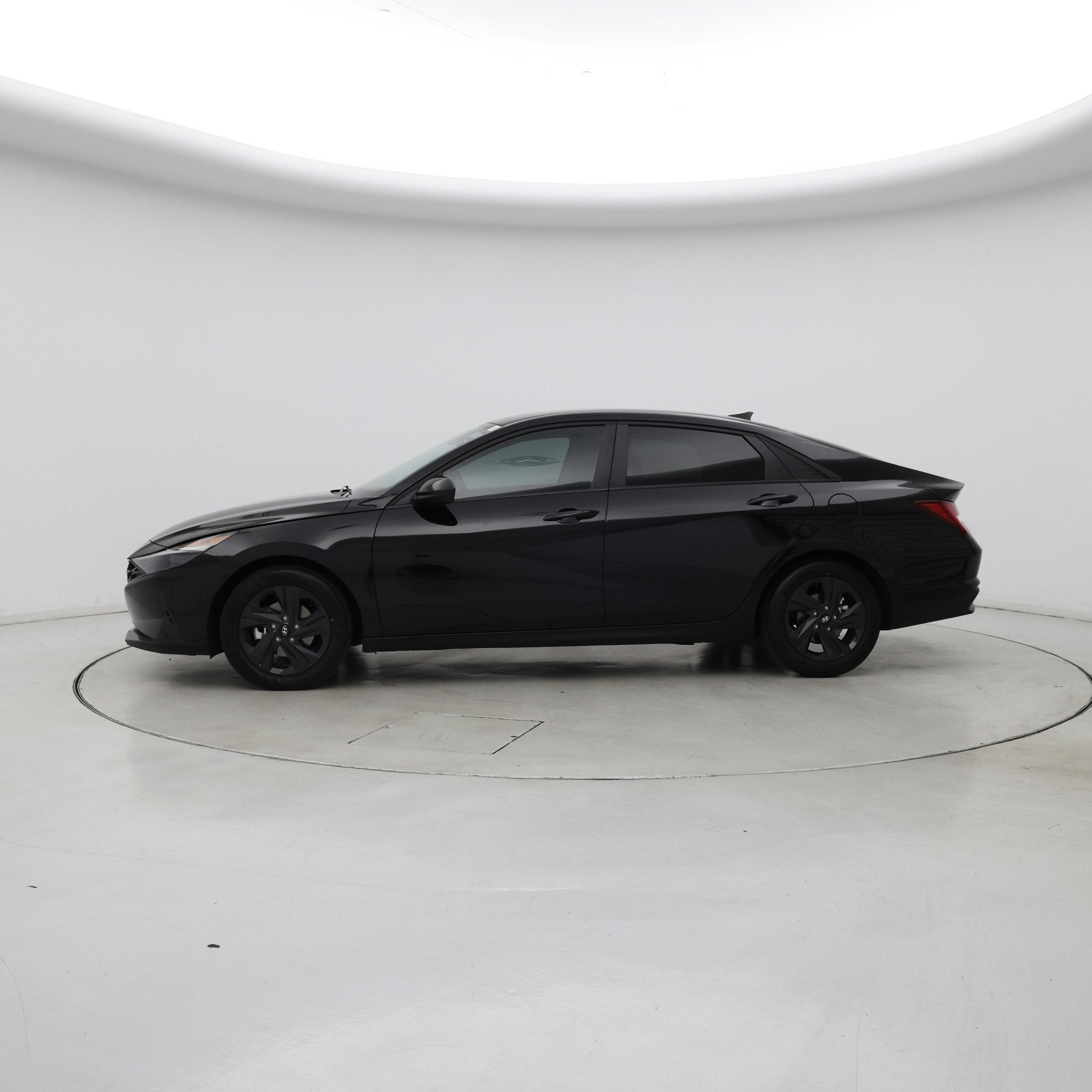 Thumbnail: 2023 Hyundai Elantra - 3