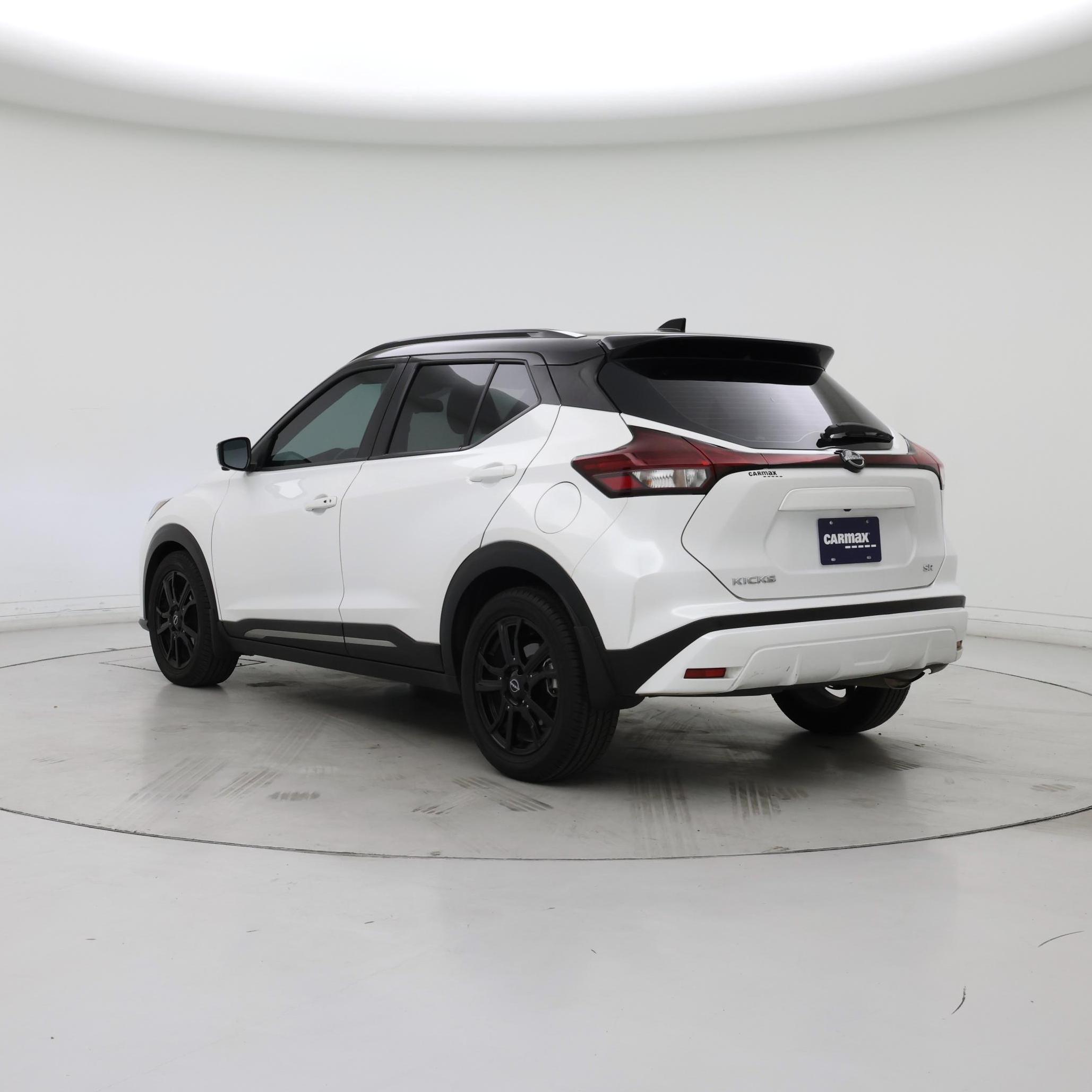 Thumbnail: 2023 Nissan Kicks - 2