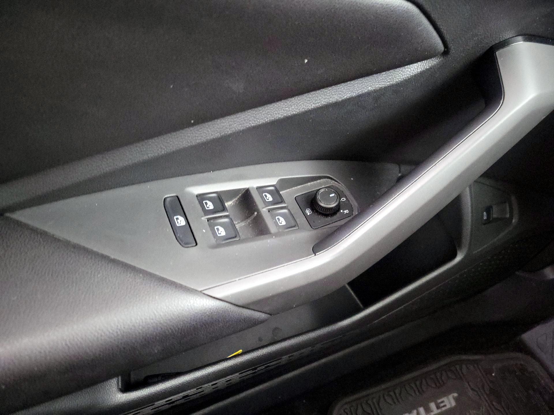 Thumbnail: 2019 Volkswagen Jetta - 12