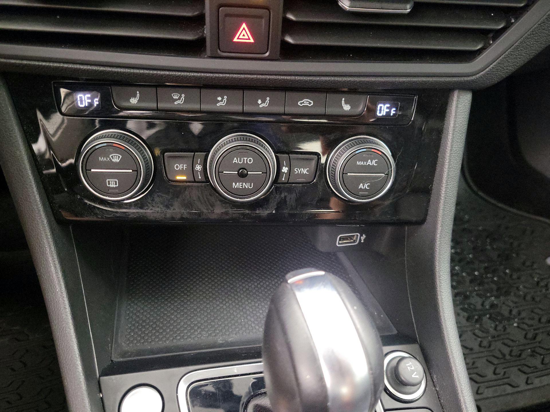 Thumbnail: 2019 Volkswagen Jetta - 16