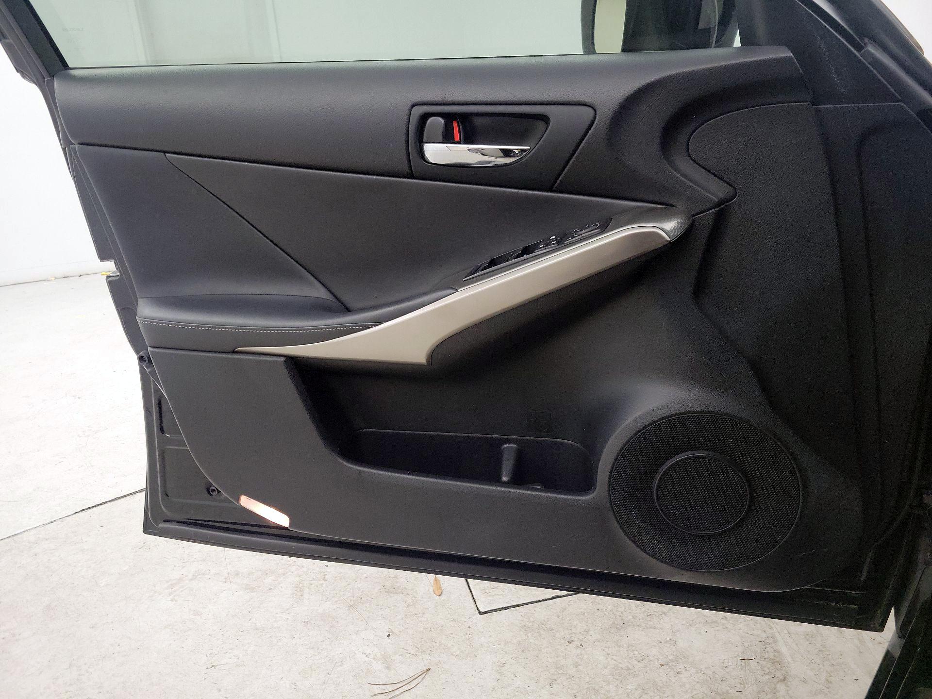 Thumbnail: 2015 Lexus IS - 12