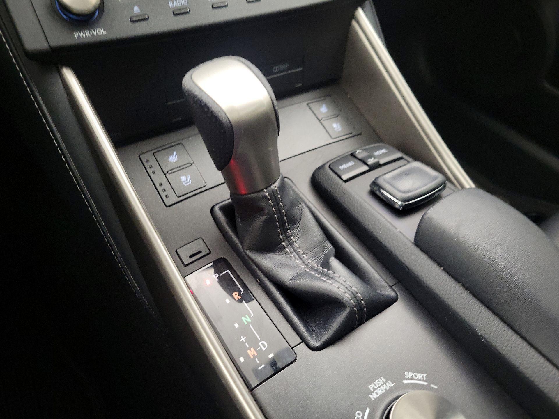 Thumbnail: 2015 Lexus IS - 17