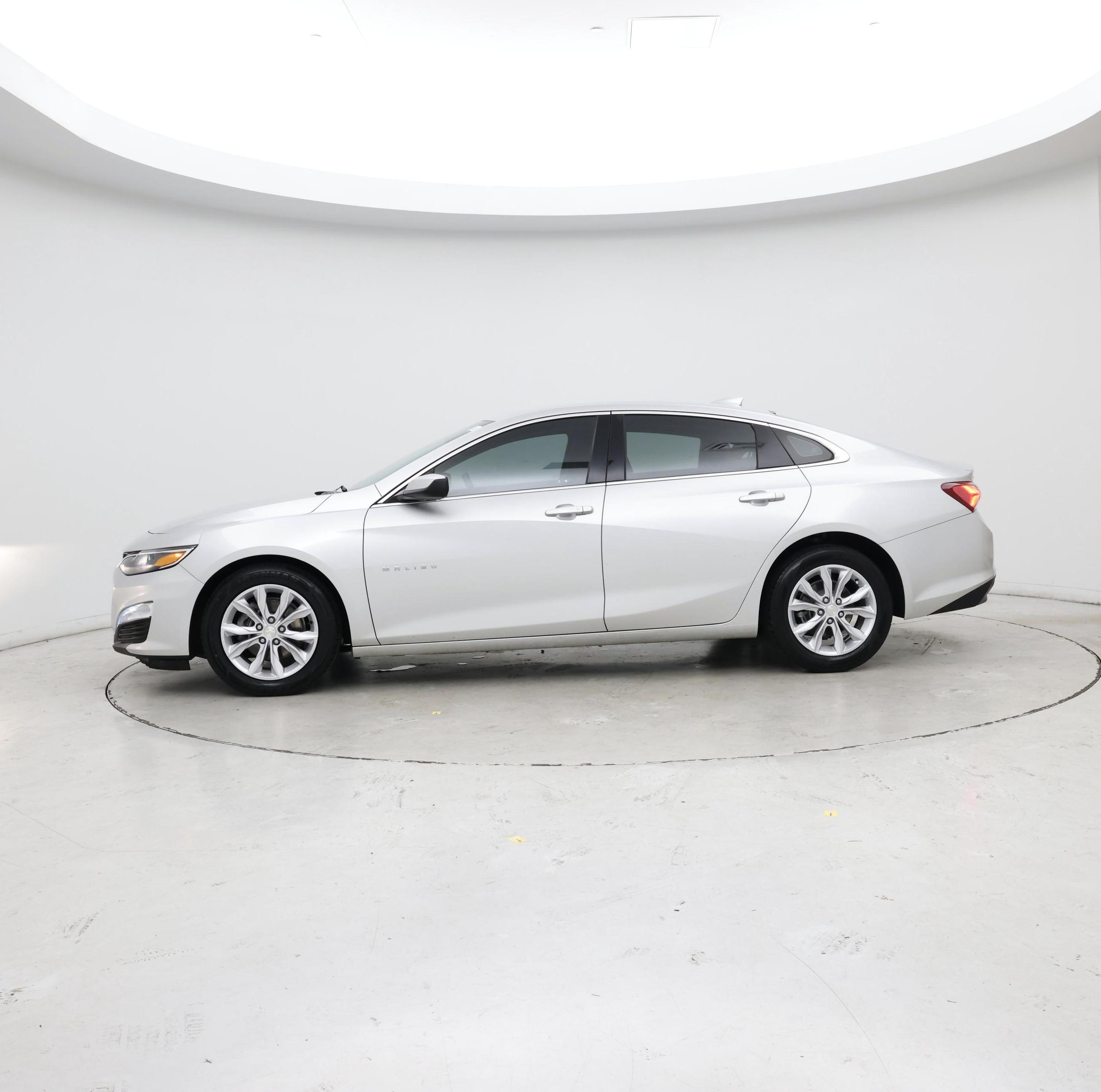 Thumbnail: 2019 Chevrolet Malibu - 3