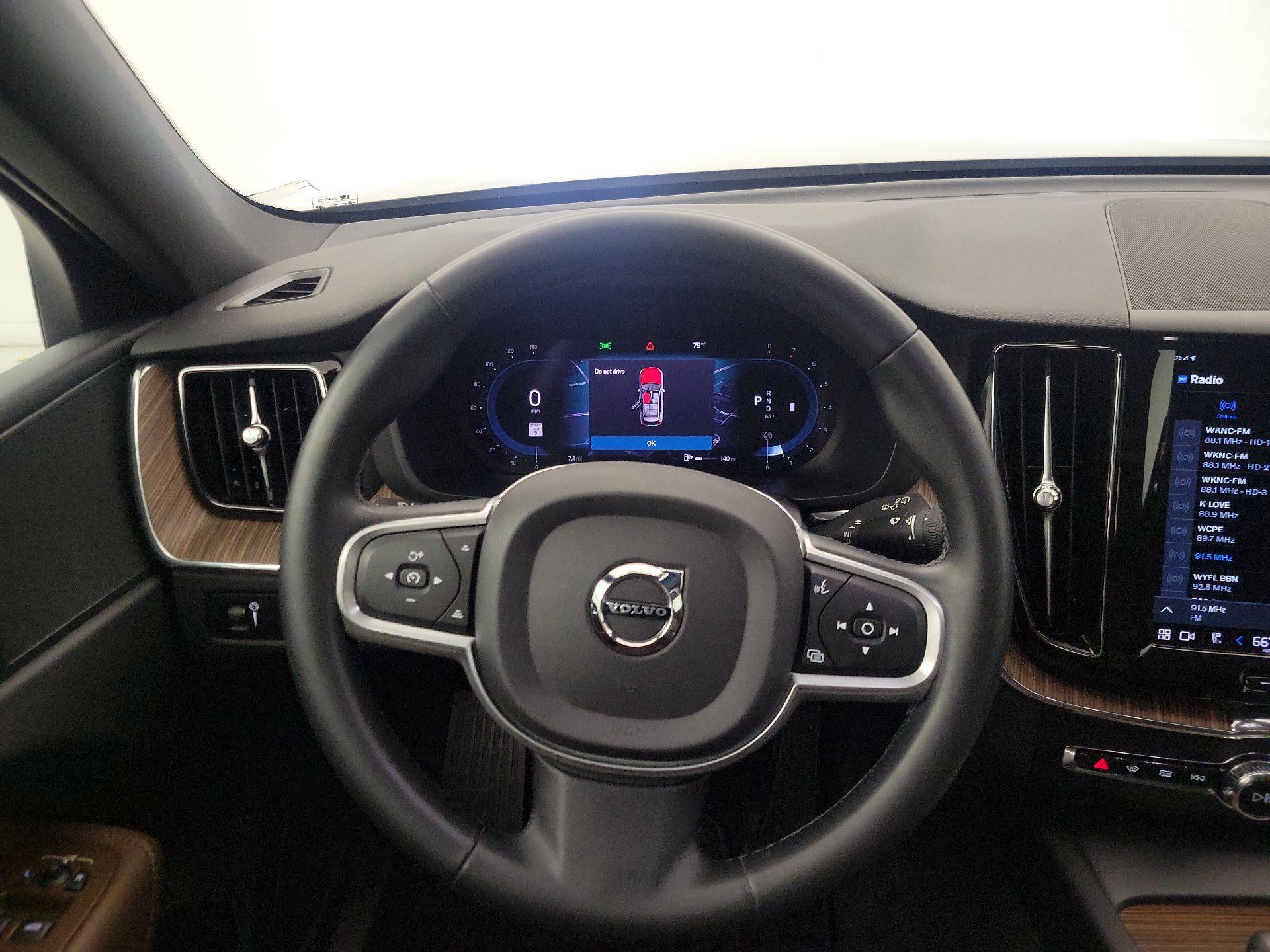 Thumbnail: 2022 Volvo XC60 - 10