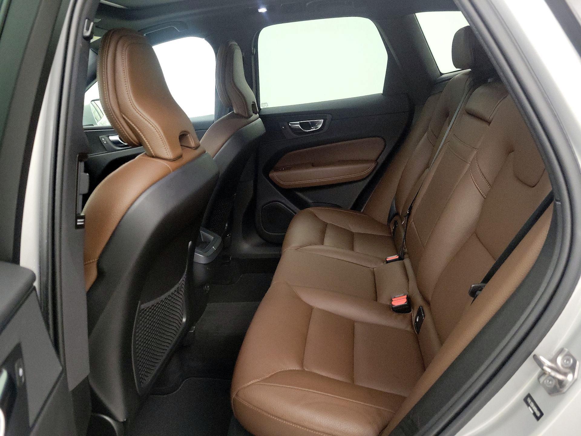Thumbnail: 2022 Volvo XC60 - 18