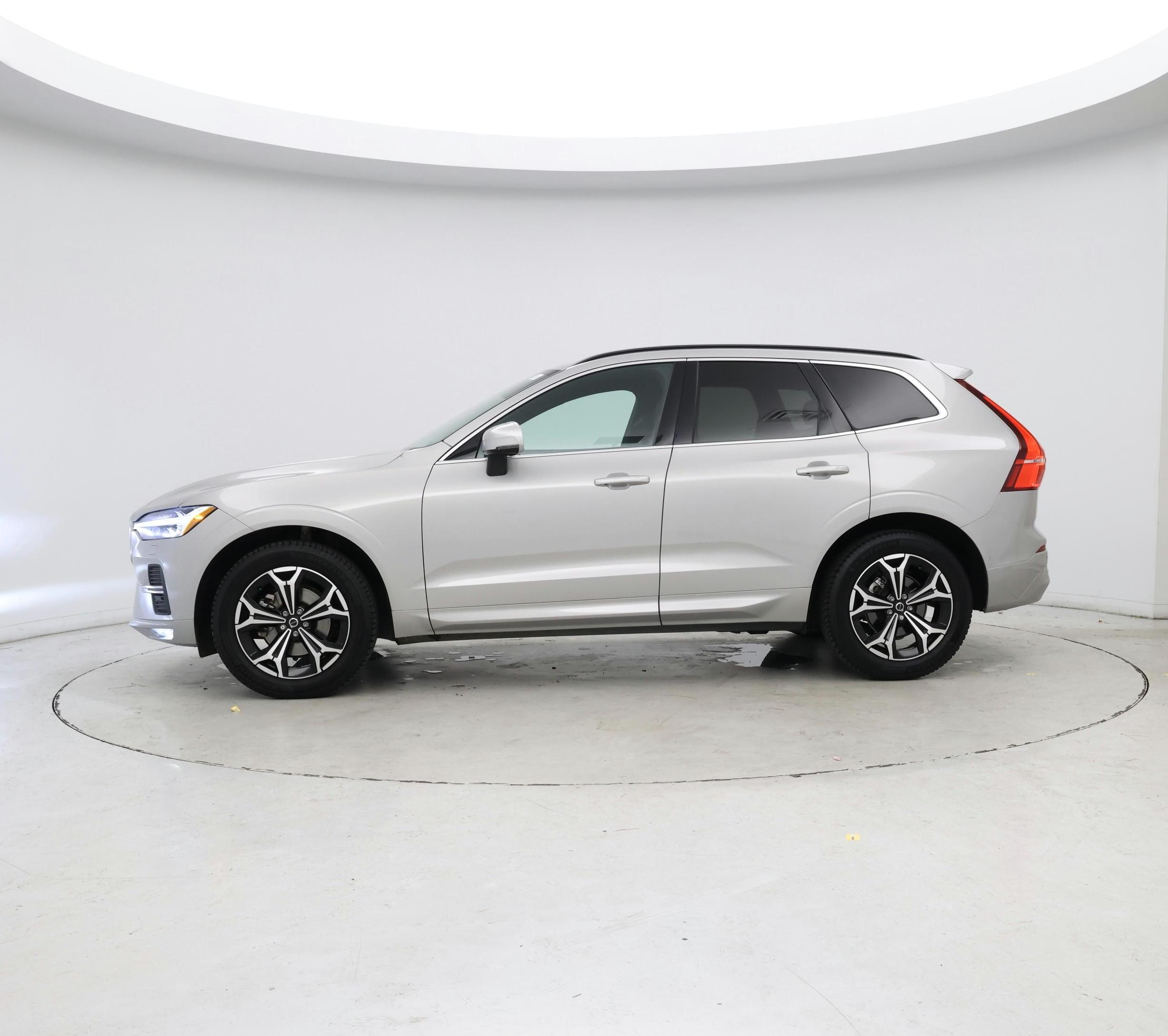 Thumbnail: 2022 Volvo XC60 - 3