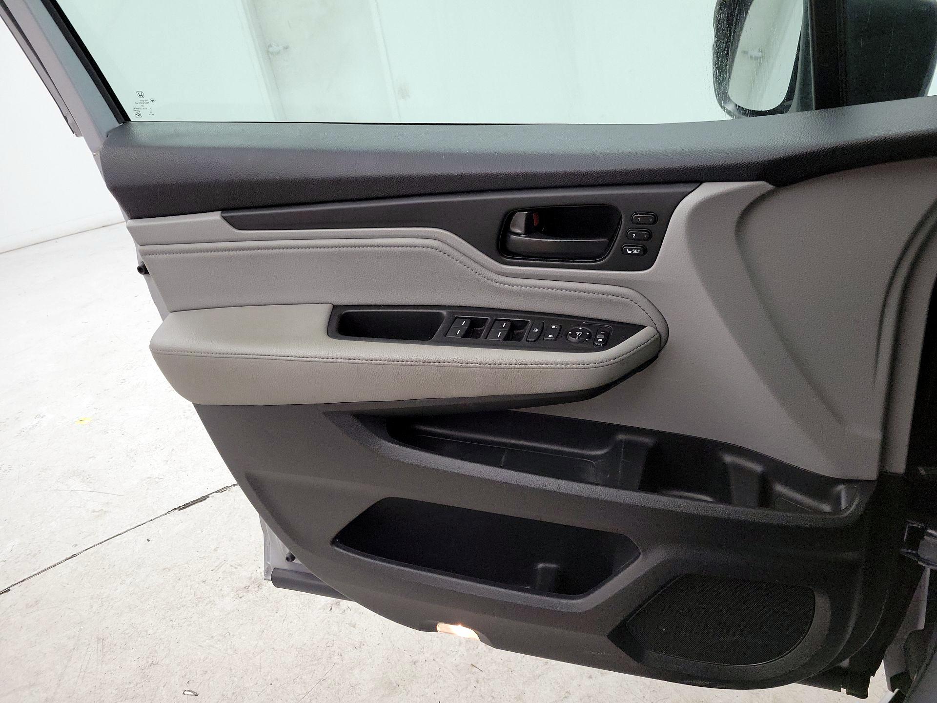 Thumbnail: 2019 Honda Odyssey - 12