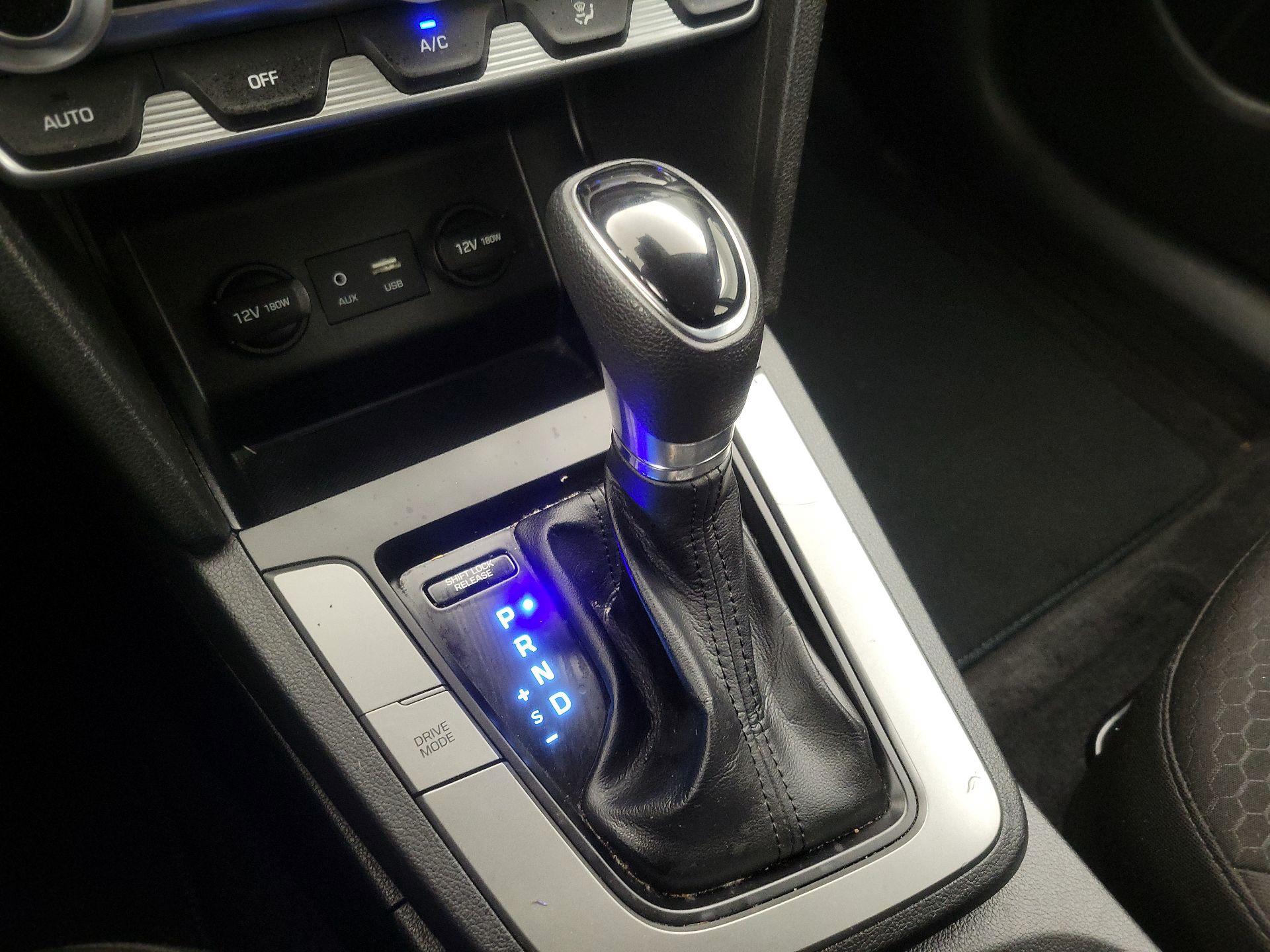 Thumbnail: 2020 Hyundai Elantra - 17