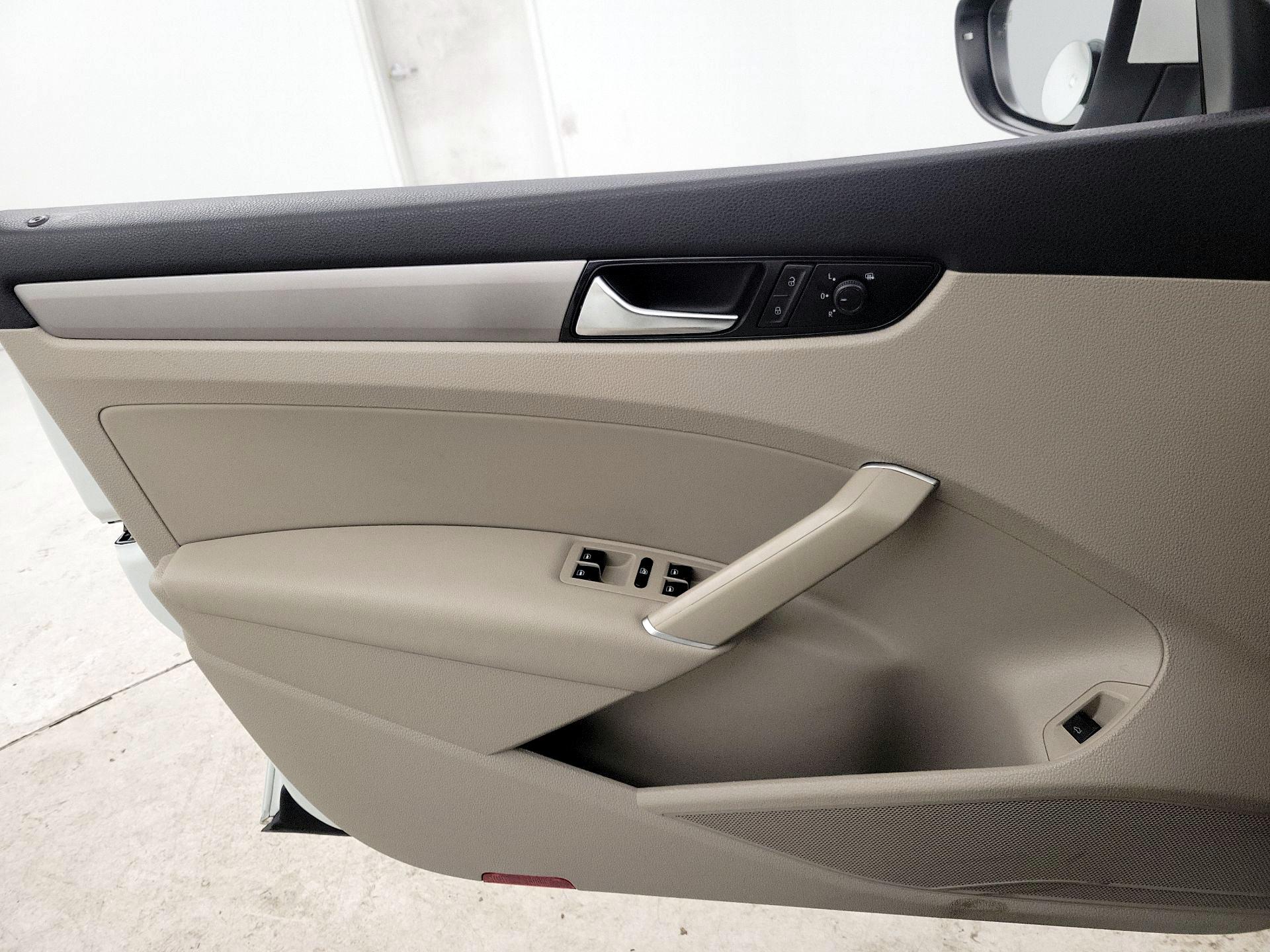 Thumbnail: 2020 Volkswagen Passat - 12