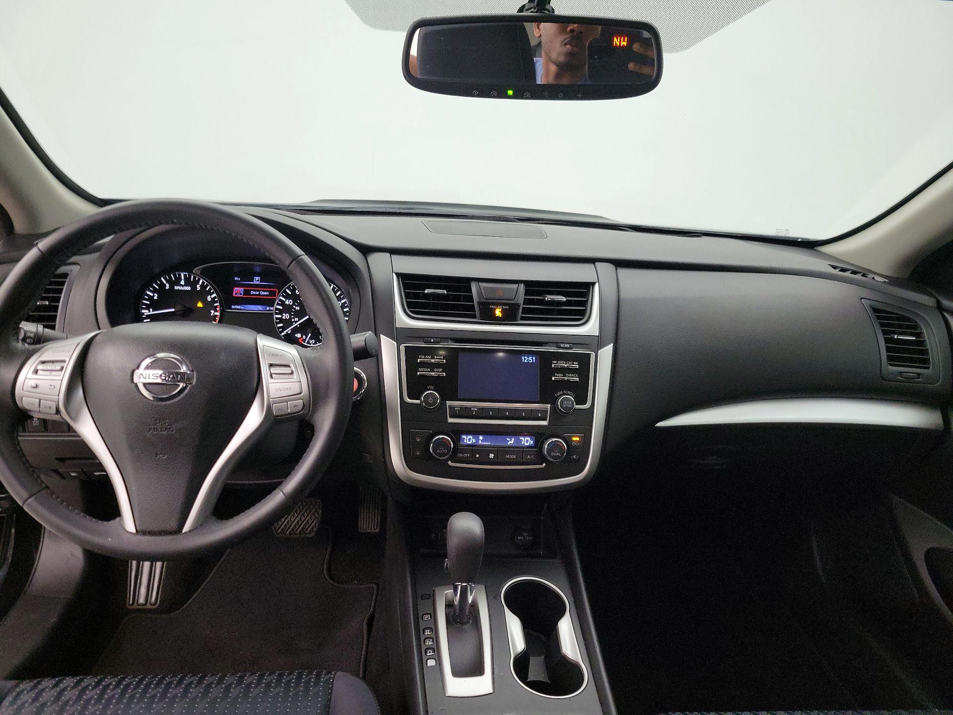 Thumbnail: 2016 Nissan Altima - 9