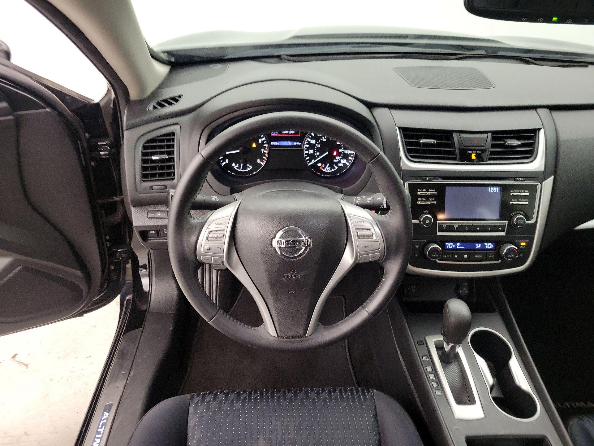 Thumbnail: 2016 Nissan Altima - 10
