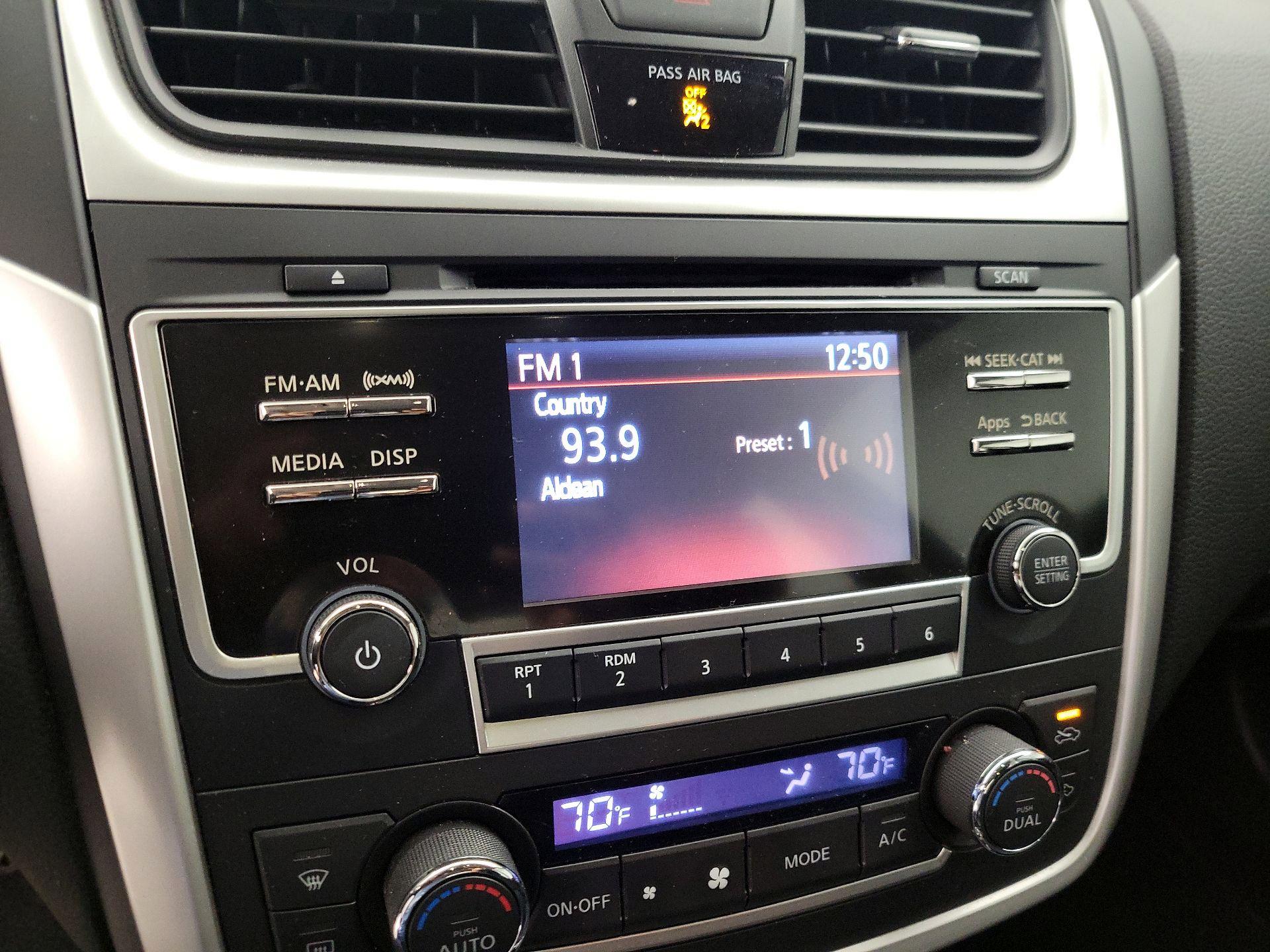 Thumbnail: 2016 Nissan Altima - 13