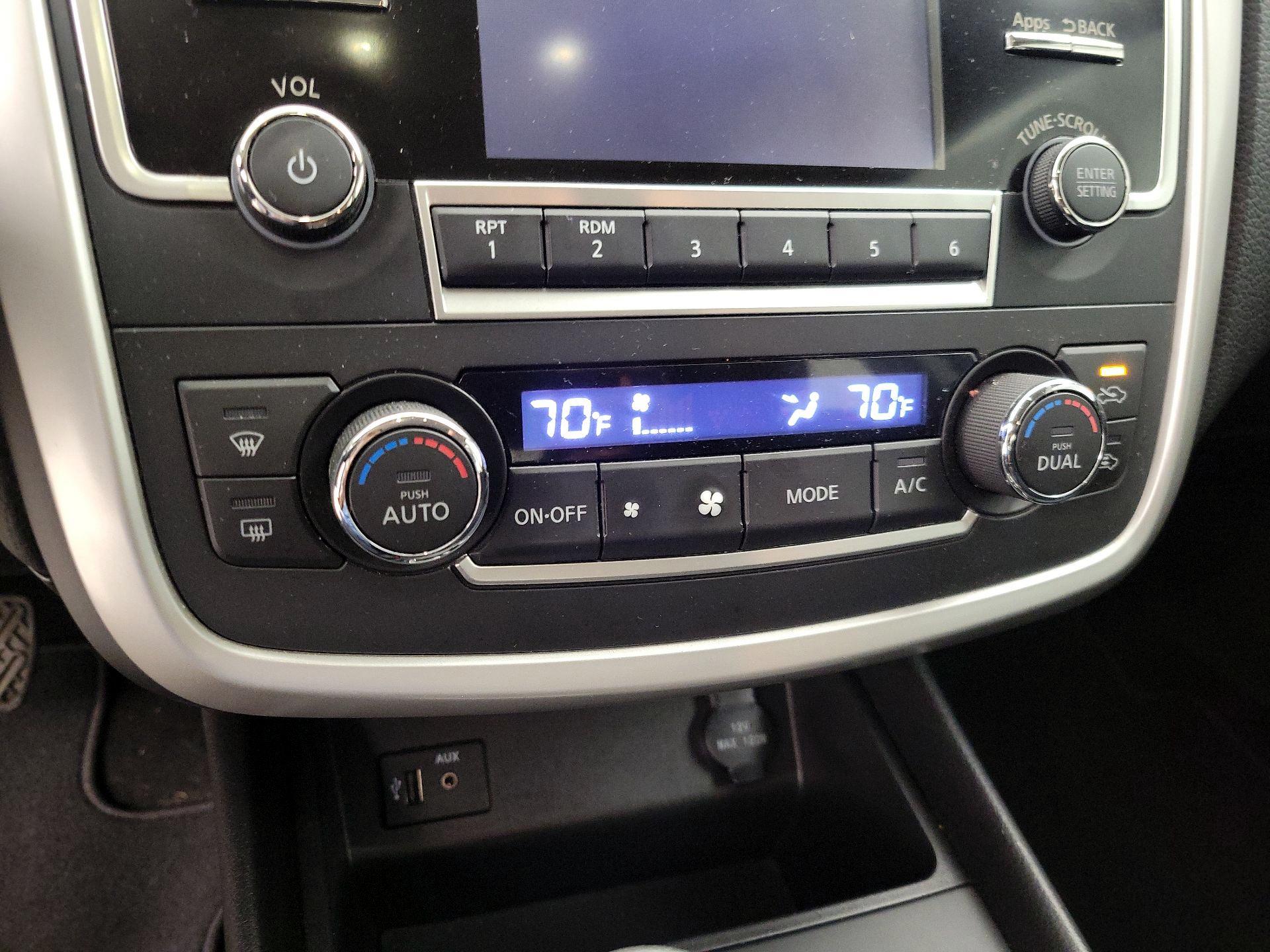 Thumbnail: 2016 Nissan Altima - 14