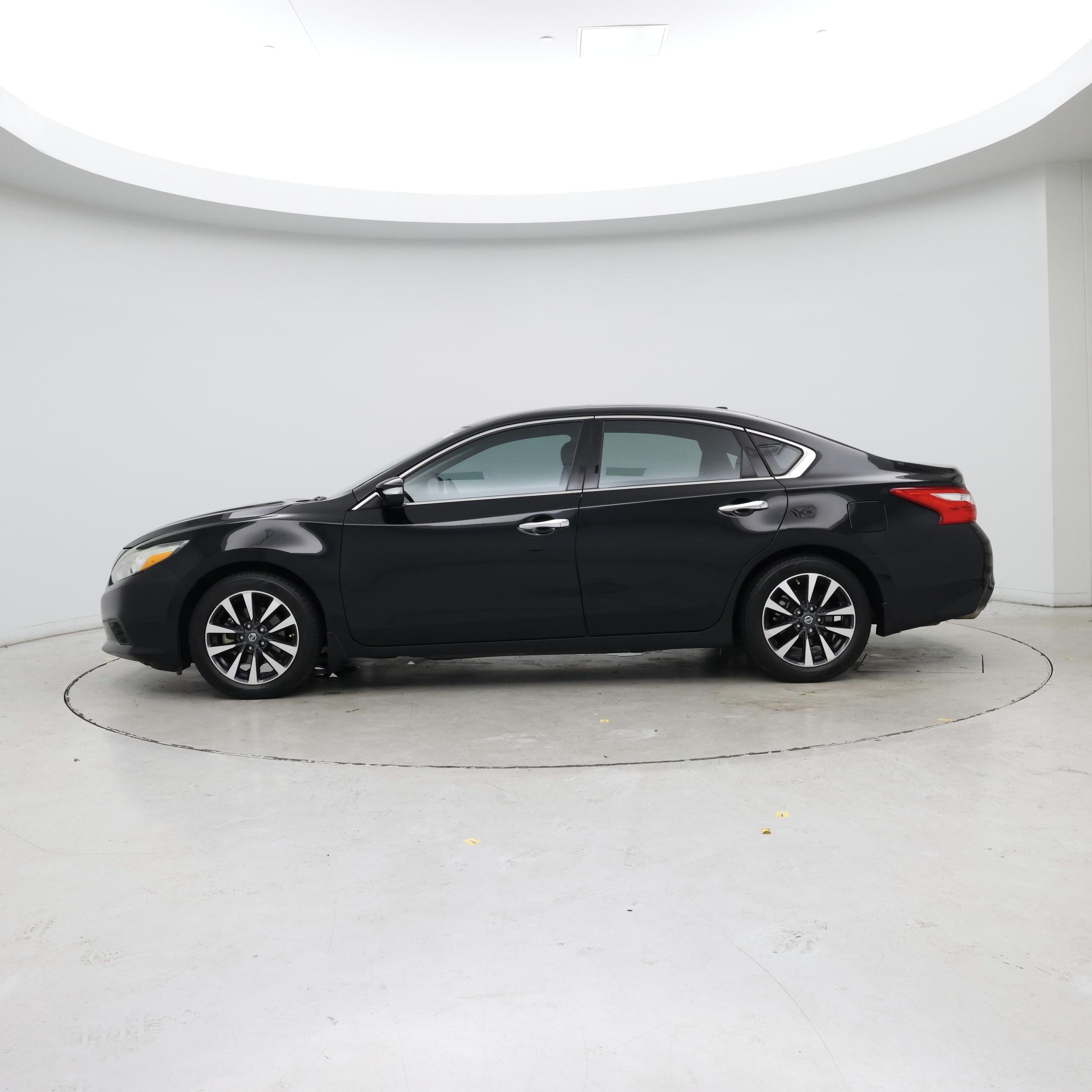 Thumbnail: 2016 Nissan Altima - 3