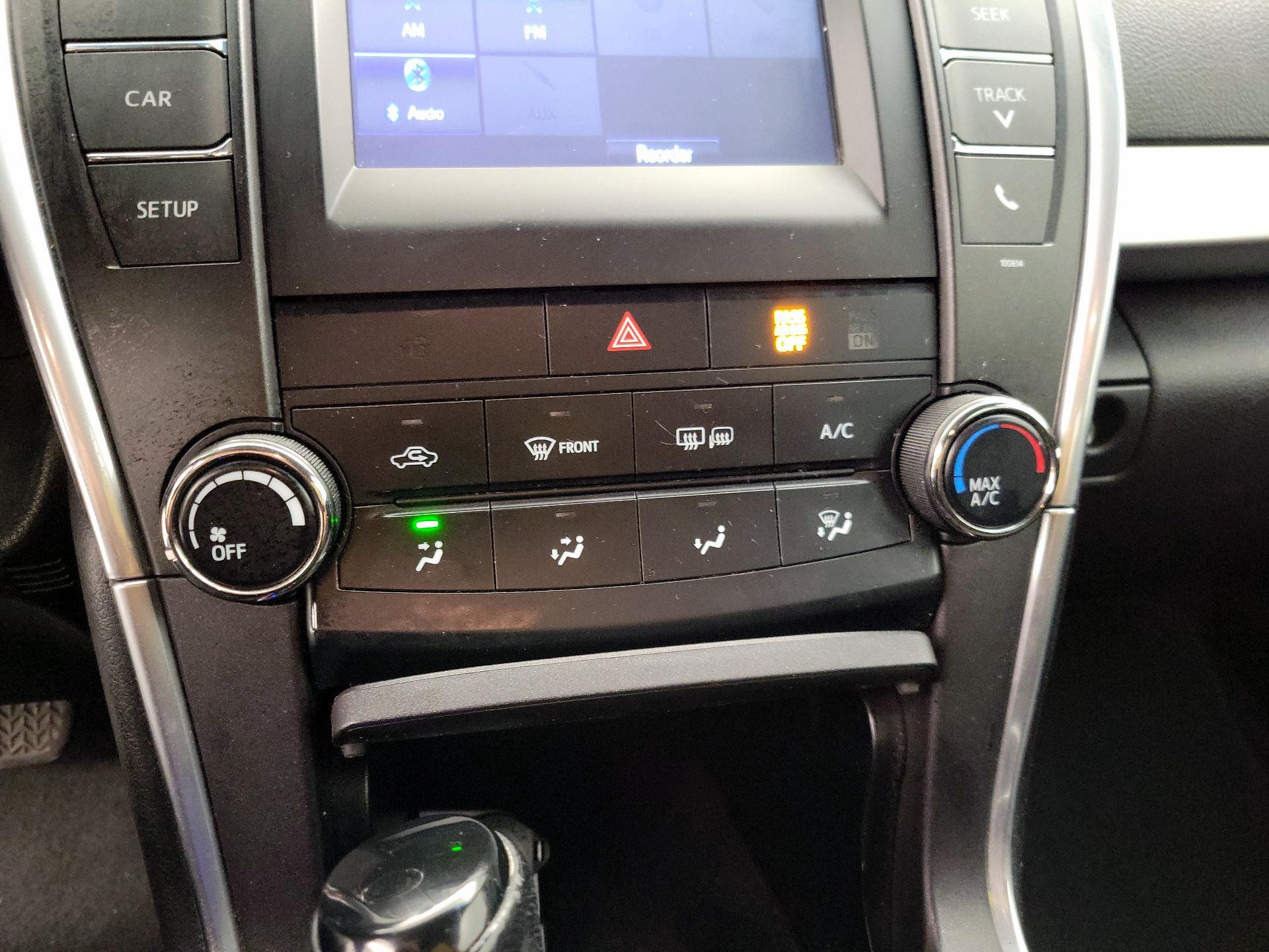 Thumbnail: 2016 Toyota Camry - 16