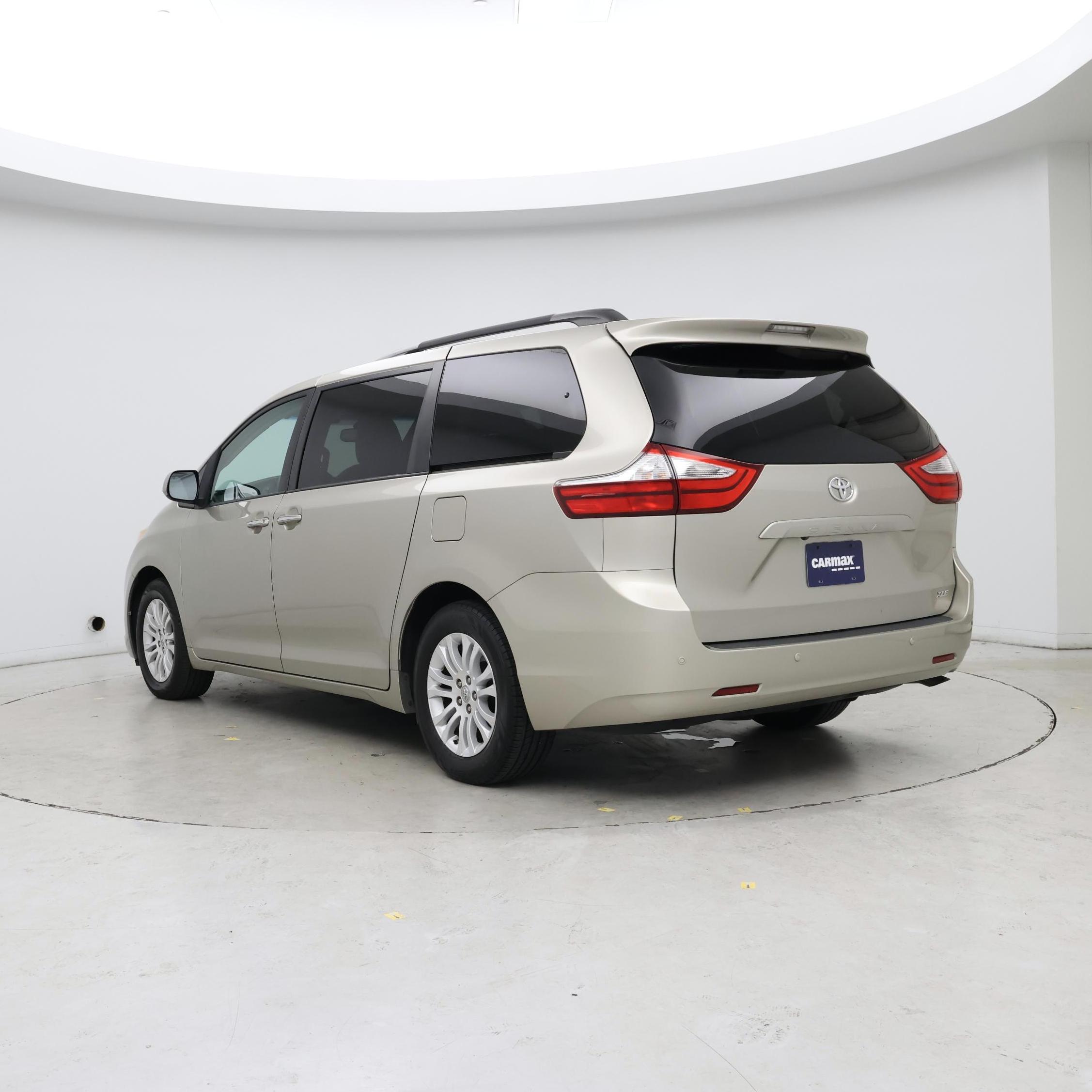 Thumbnail: 2017 Toyota Sienna - 2