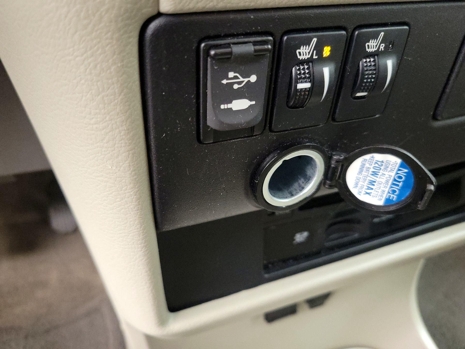 Thumbnail: 2017 Toyota Sienna - 19