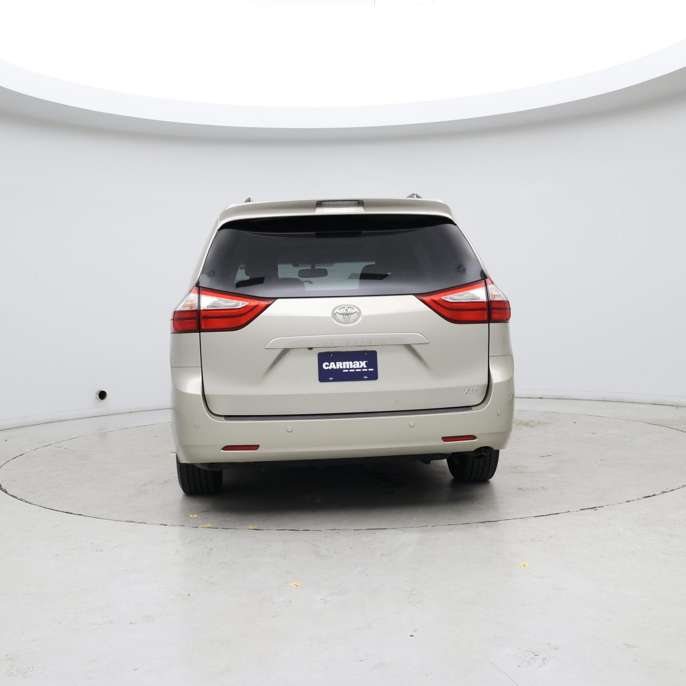 Thumbnail: 2017 Toyota Sienna - 6