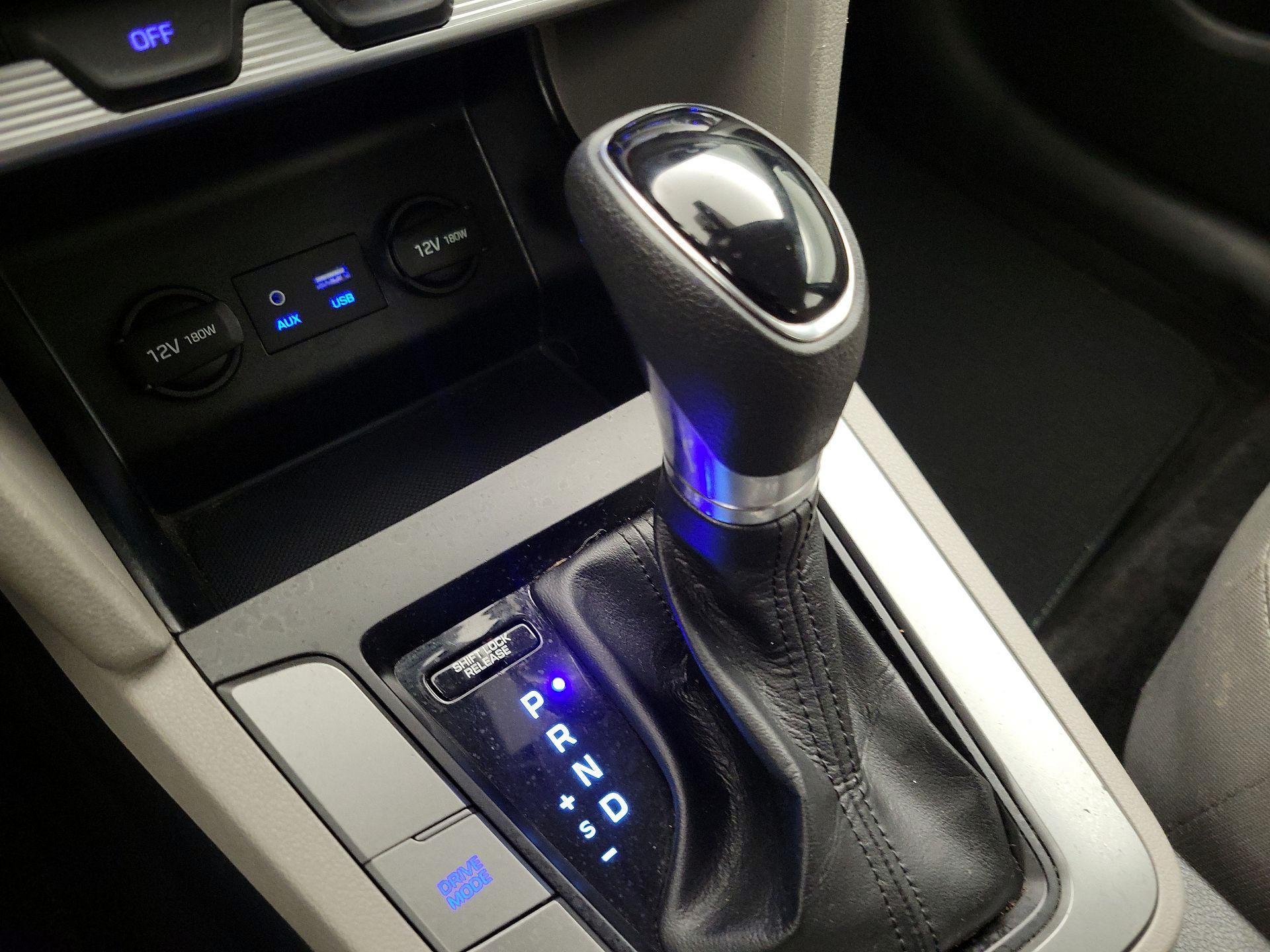 Thumbnail: 2020 Hyundai Elantra - 17