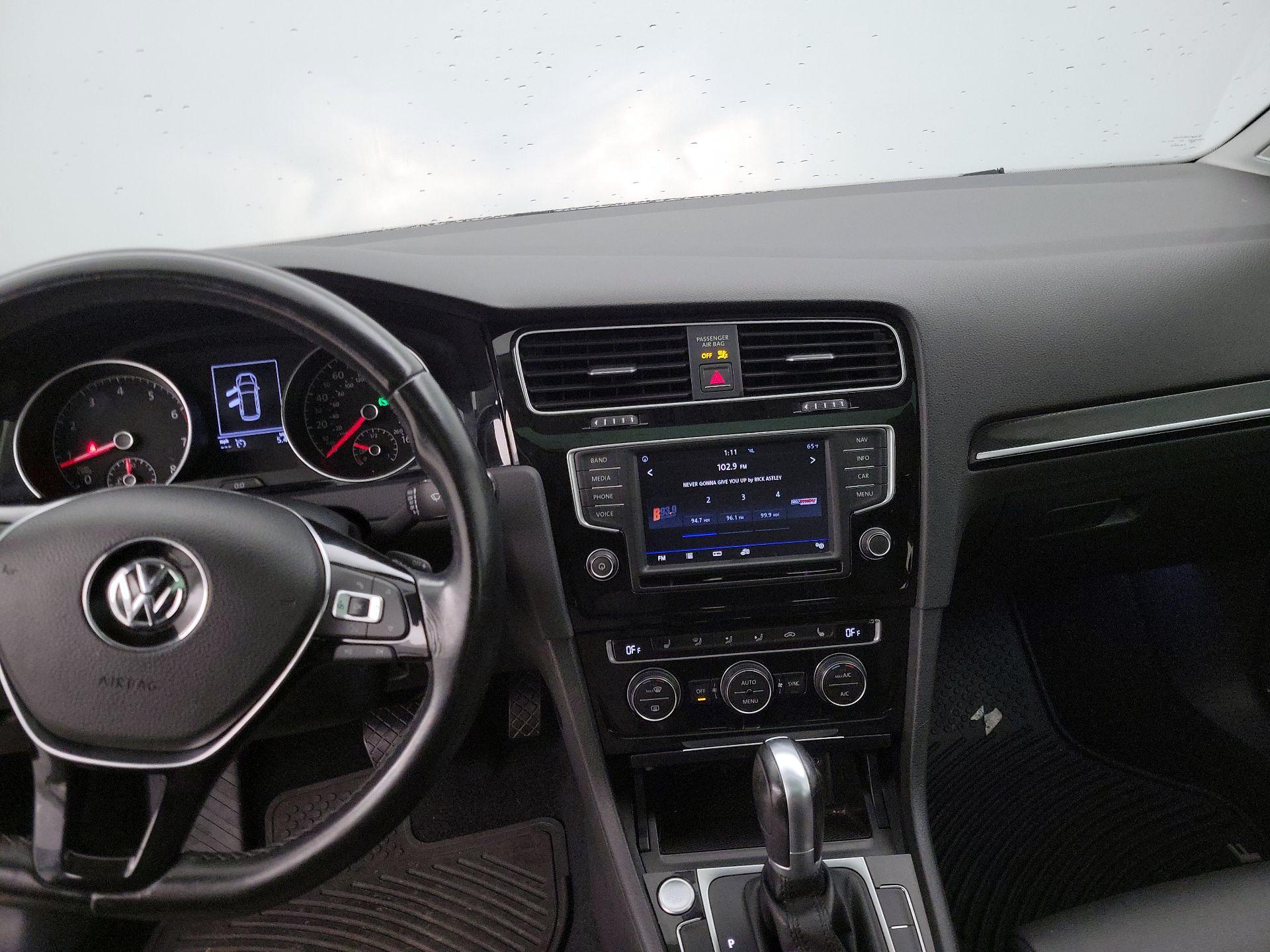 Thumbnail: 2017 Volkswagen Golf - 9