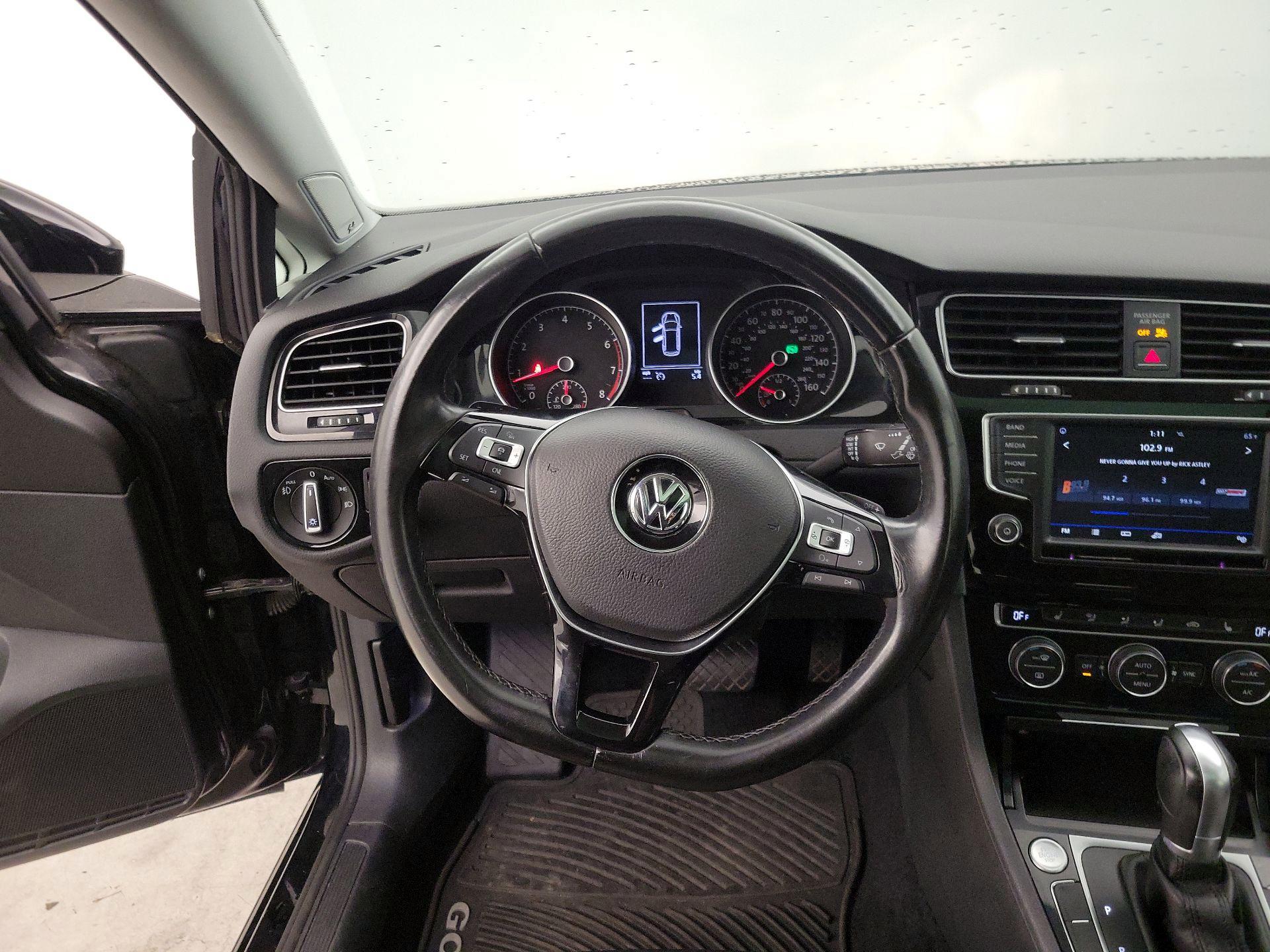 Thumbnail: 2017 Volkswagen Golf - 10