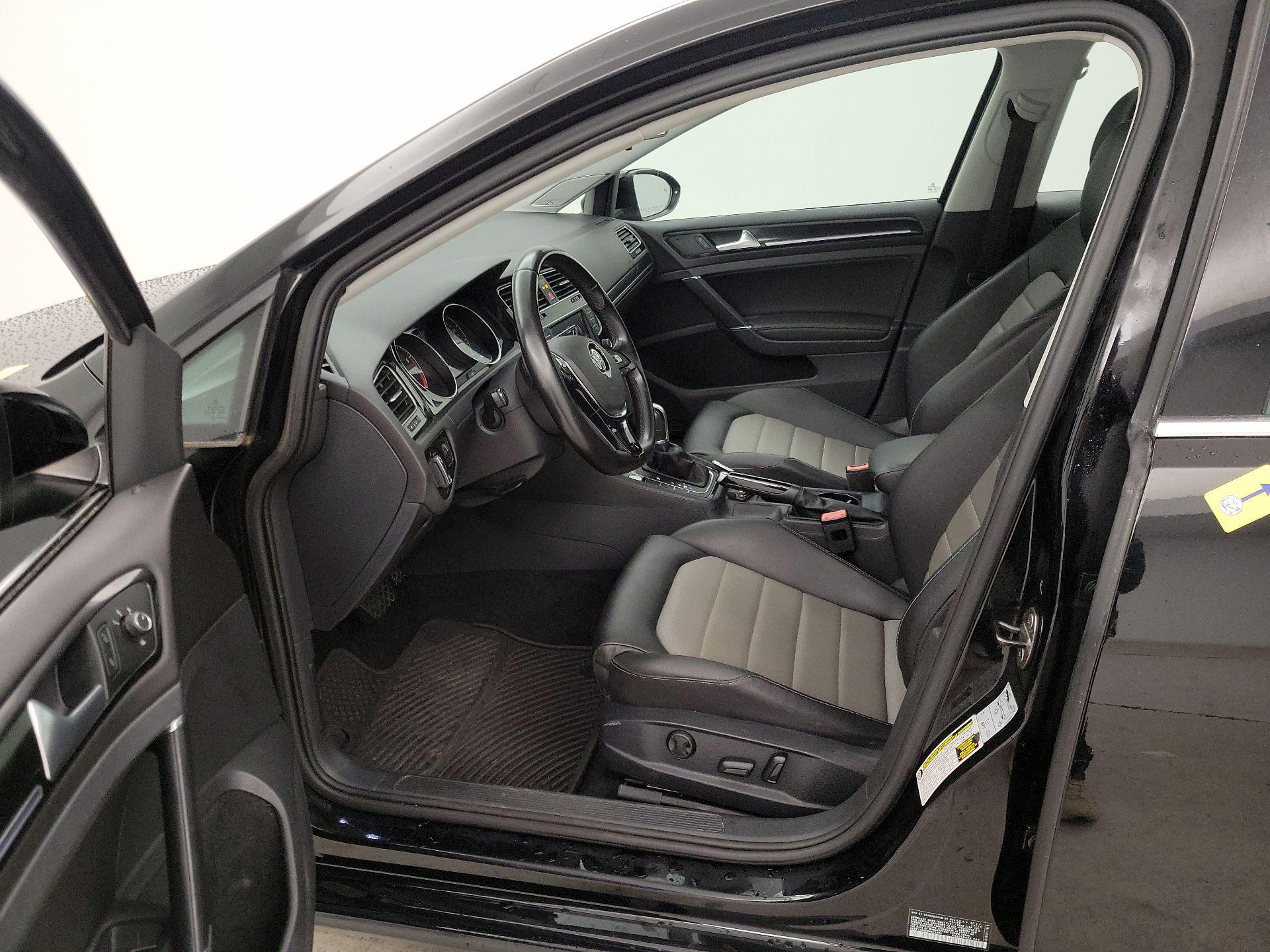 Thumbnail: 2017 Volkswagen Golf - 11