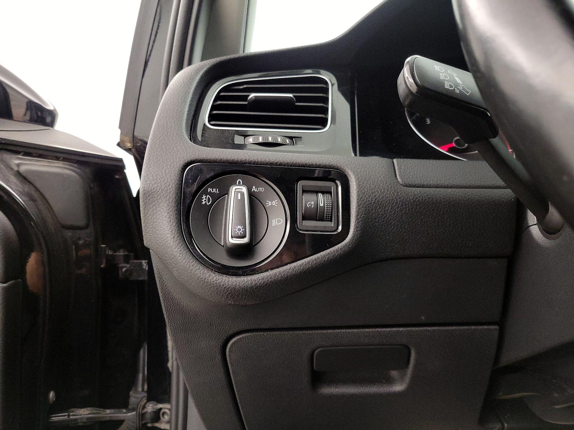 Thumbnail: 2017 Volkswagen Golf - 13