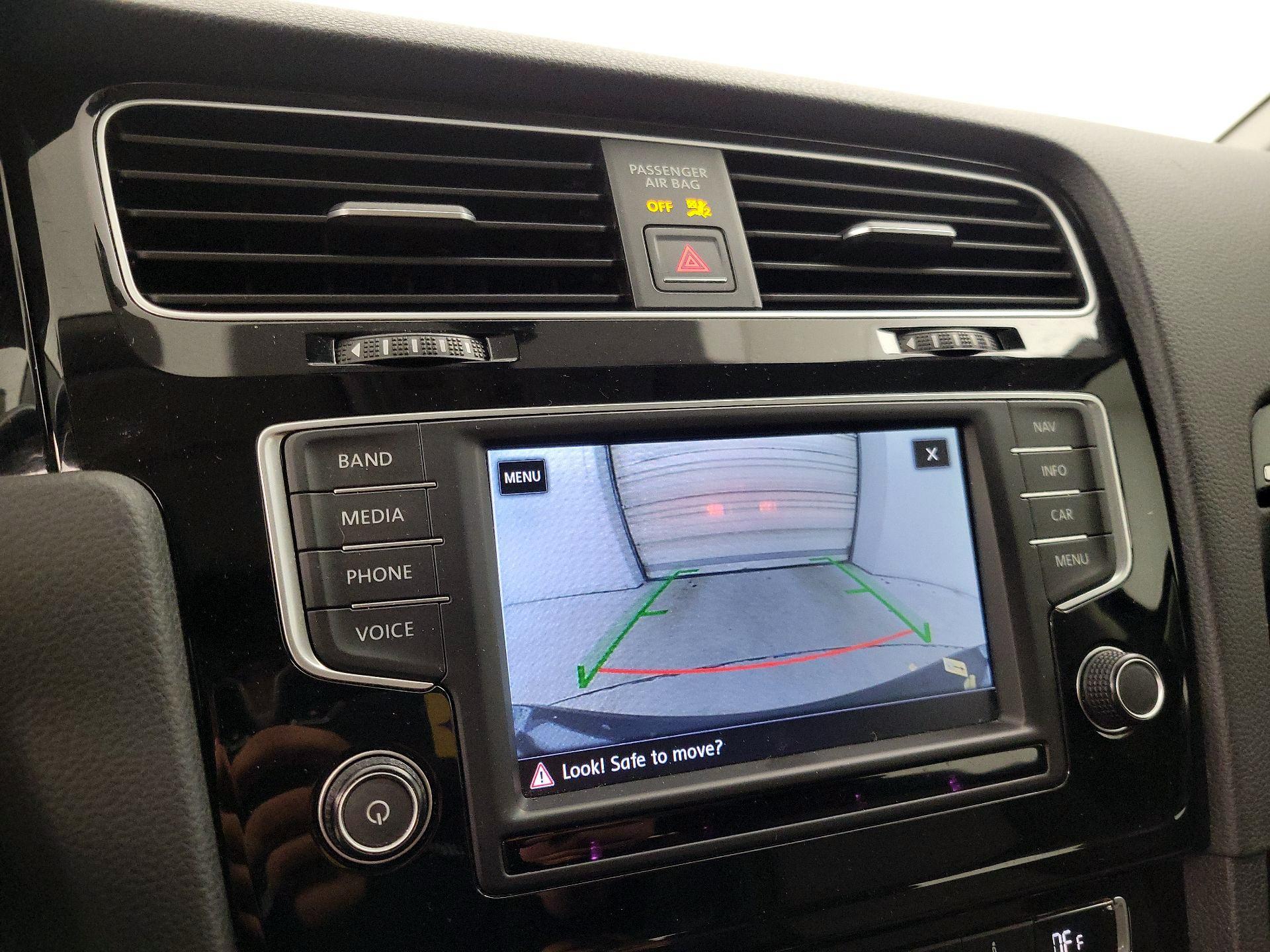 Thumbnail: 2017 Volkswagen Golf - 14