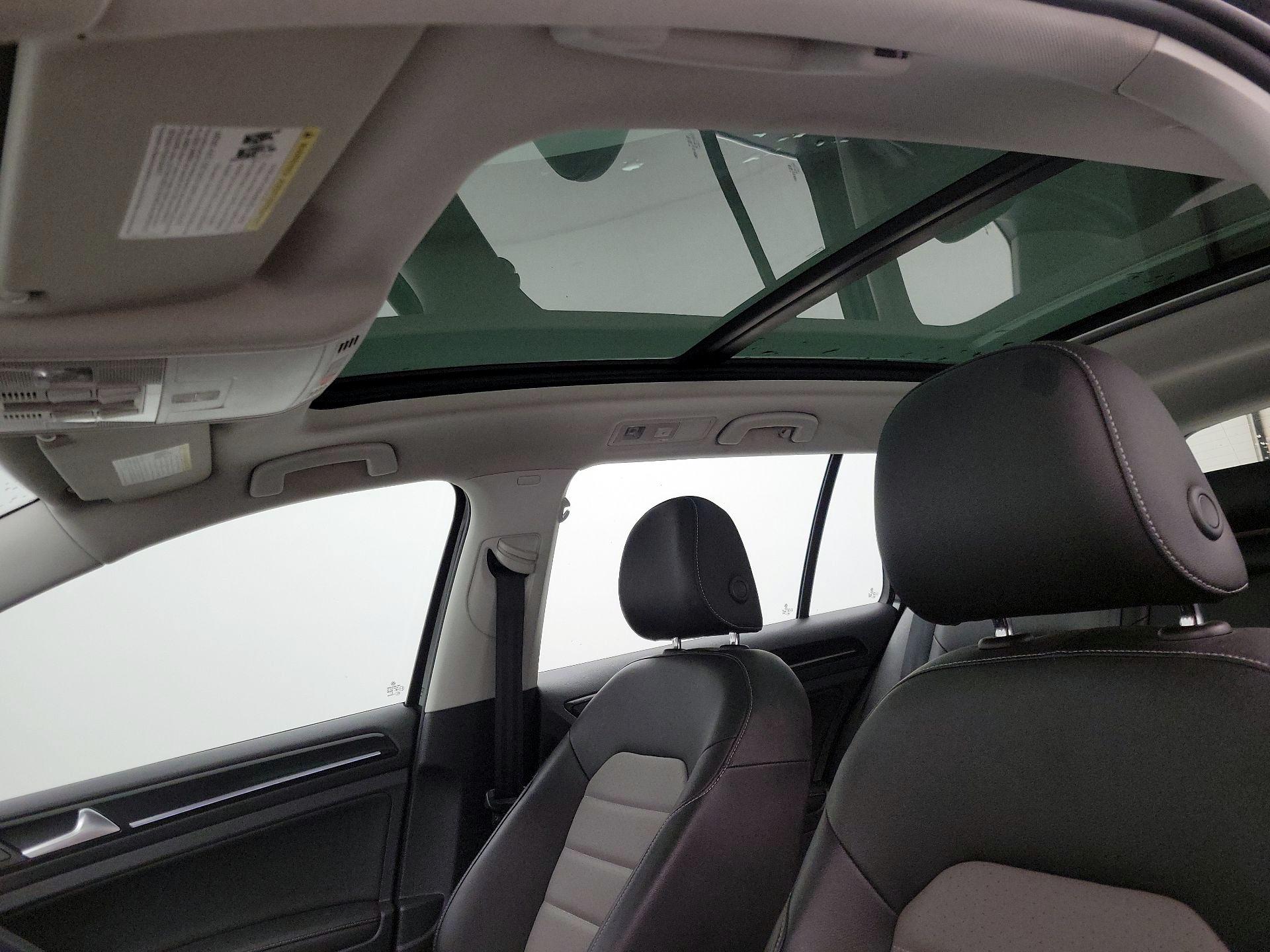 Thumbnail: 2017 Volkswagen Golf - 19