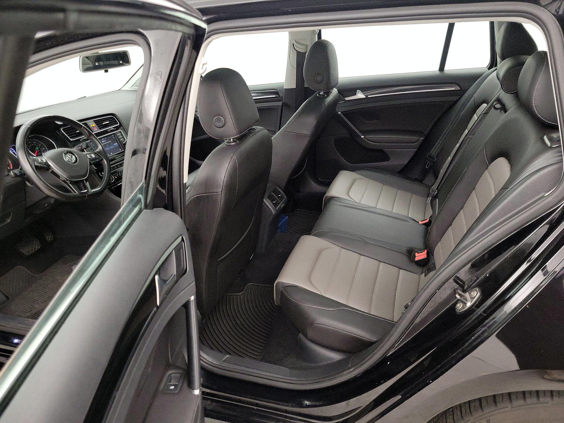 Thumbnail: 2017 Volkswagen Golf - 20