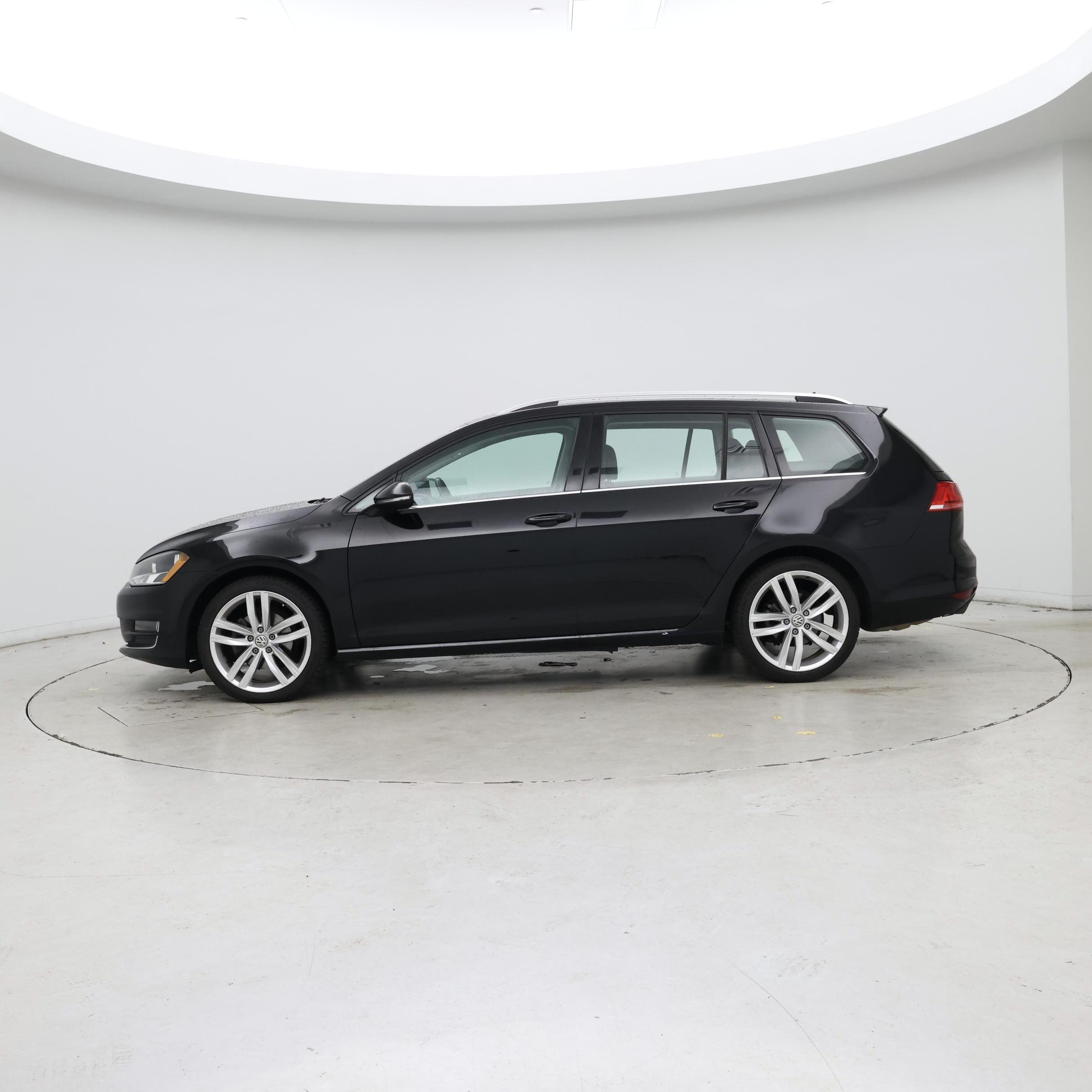 Thumbnail: 2017 Volkswagen Golf - 3