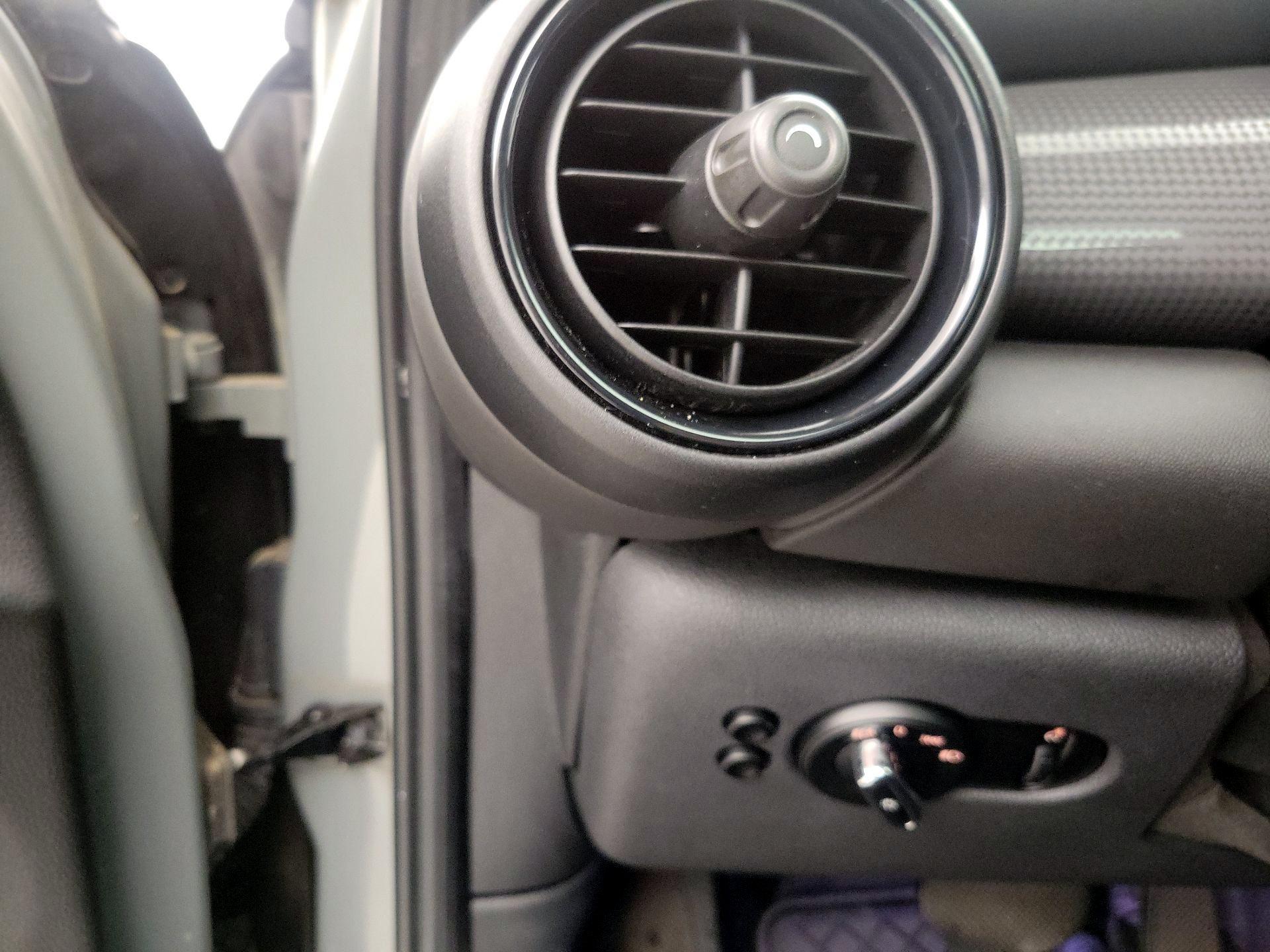 Thumbnail: 2015 MINI Cooper Hardtop - 13