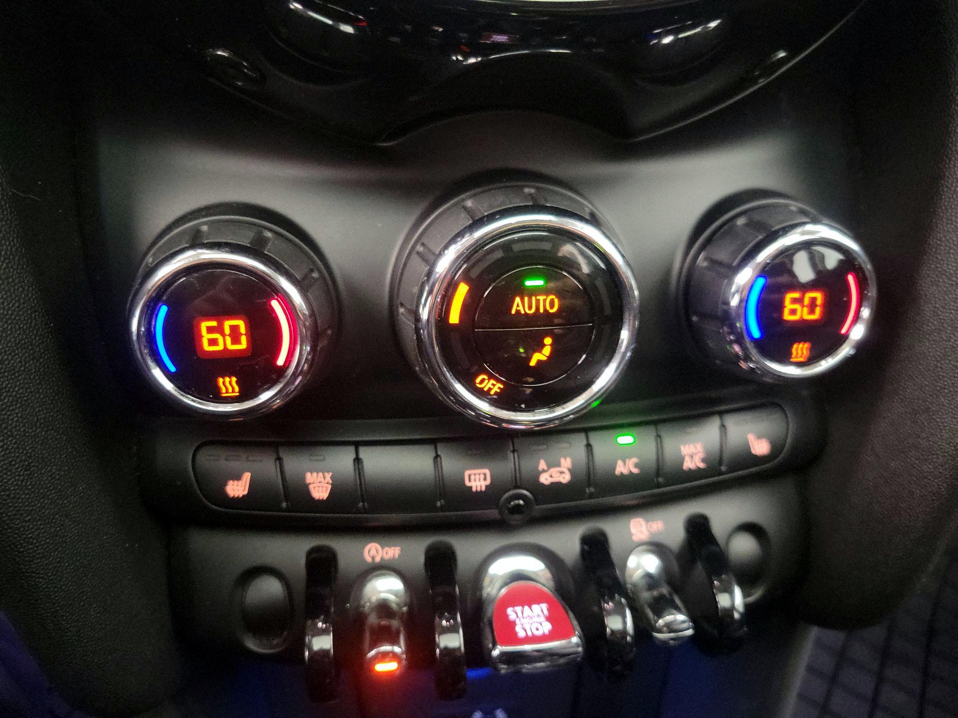 Thumbnail: 2015 MINI Cooper Hardtop - 15