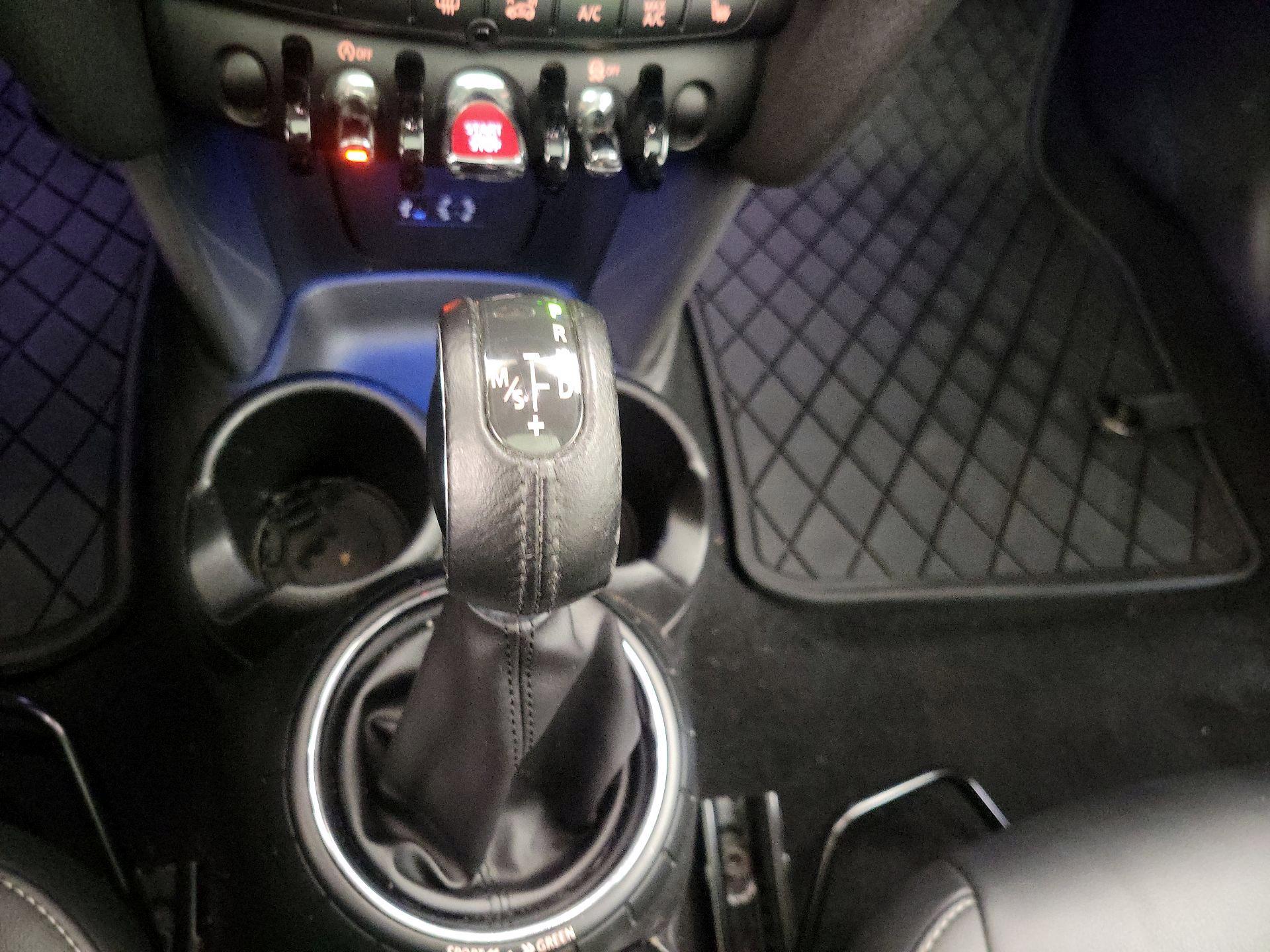 Thumbnail: 2015 MINI Cooper Hardtop - 16