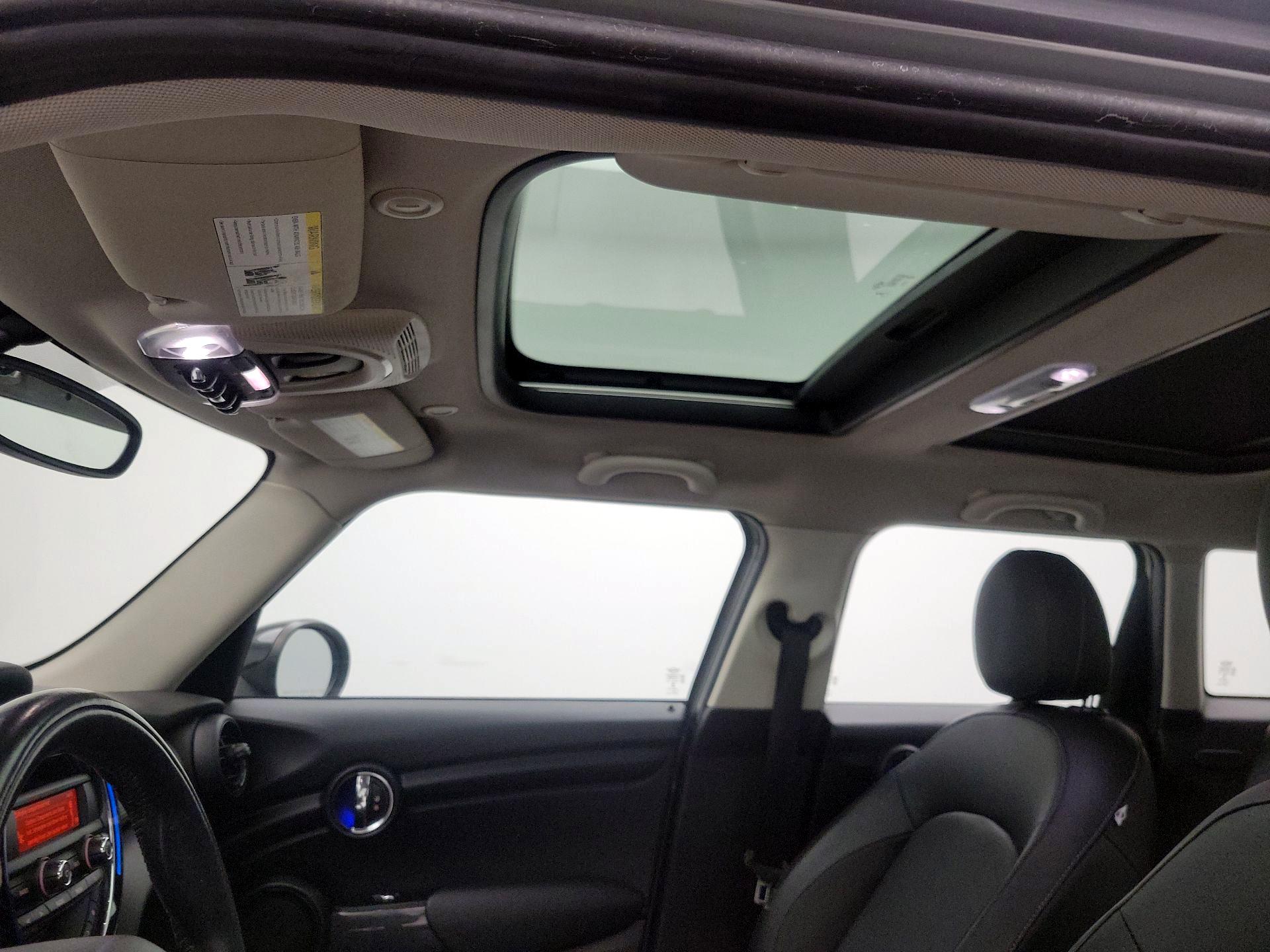 Thumbnail: 2015 MINI Cooper Hardtop - 17