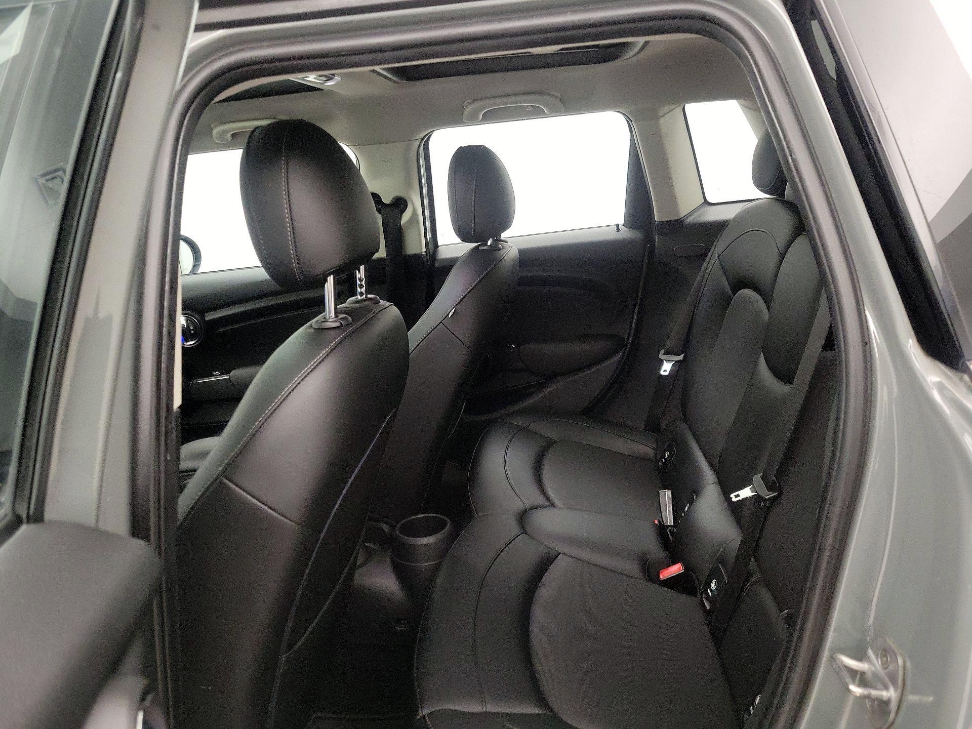 Thumbnail: 2015 MINI Cooper Hardtop - 18