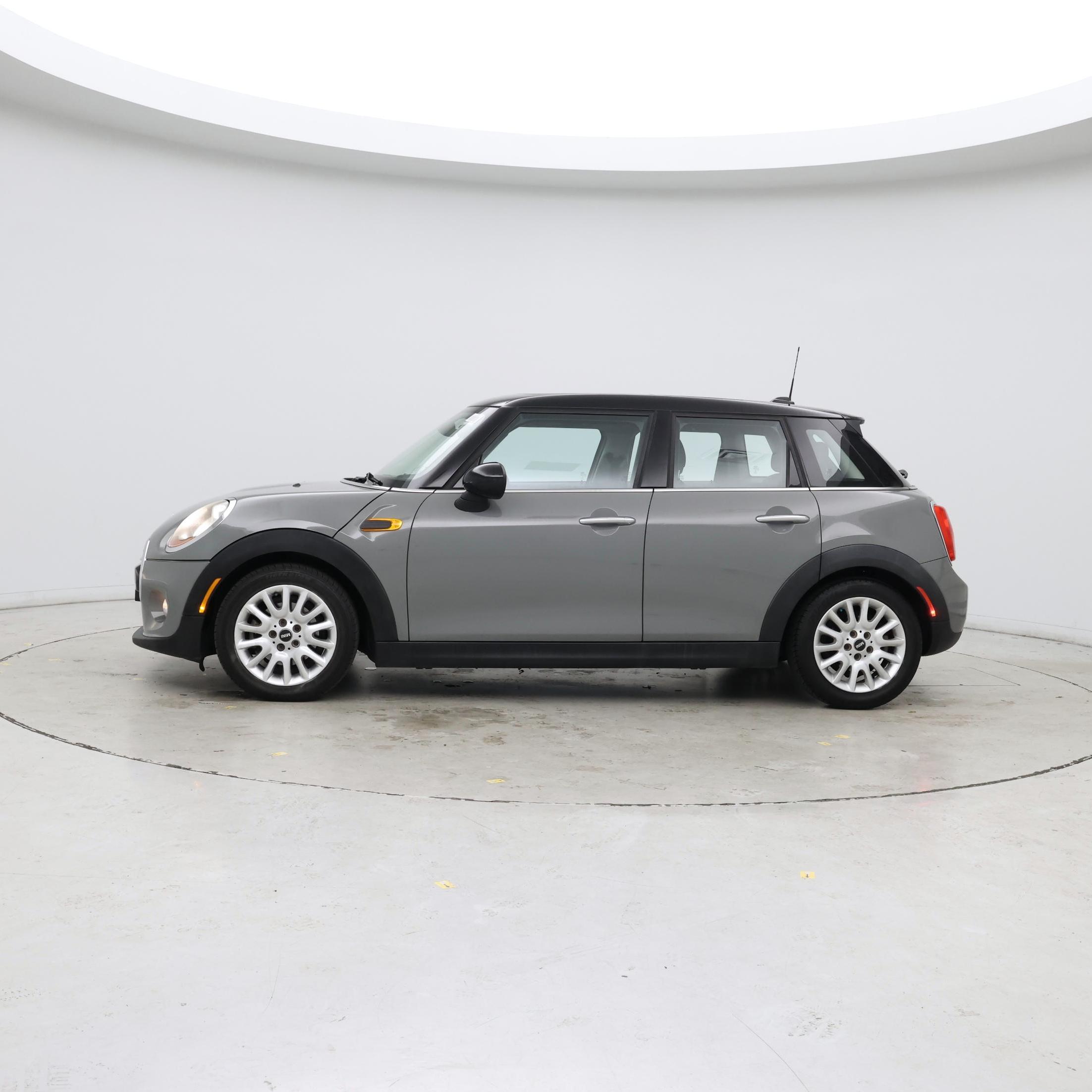 Thumbnail: 2015 MINI Cooper Hardtop - 3