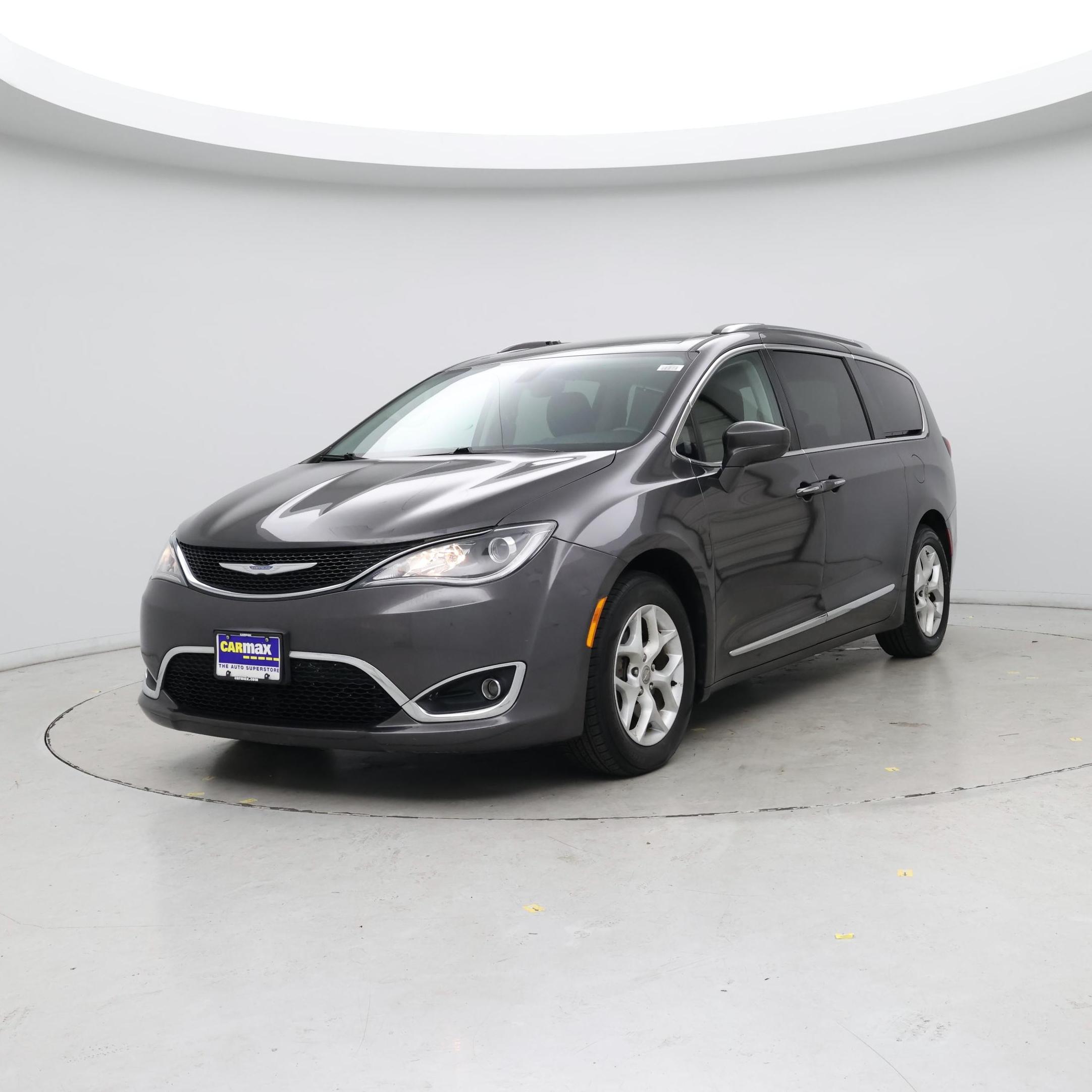 Thumbnail: 2018 Chrysler Pacifica - 4