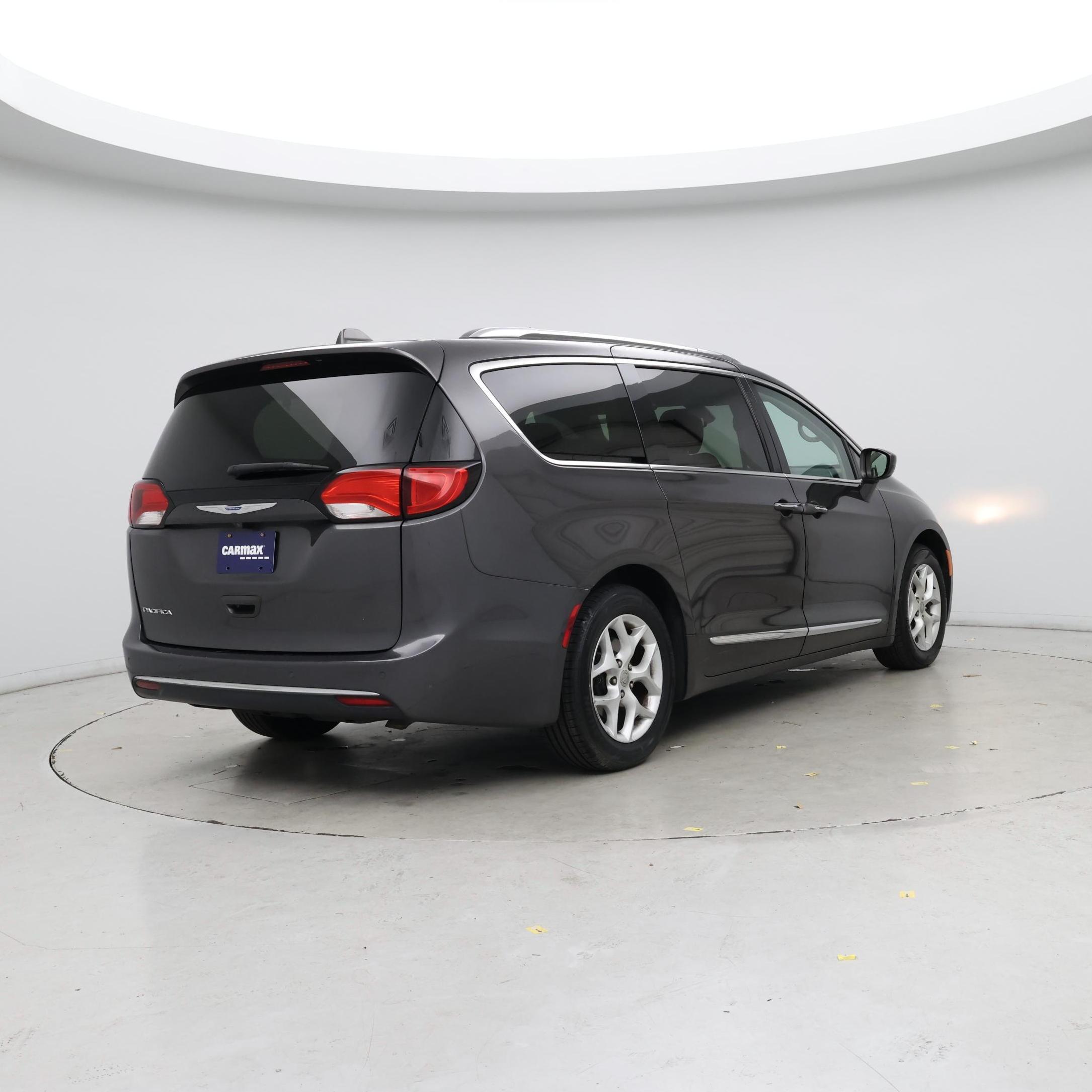 Thumbnail: 2018 Chrysler Pacifica - 8