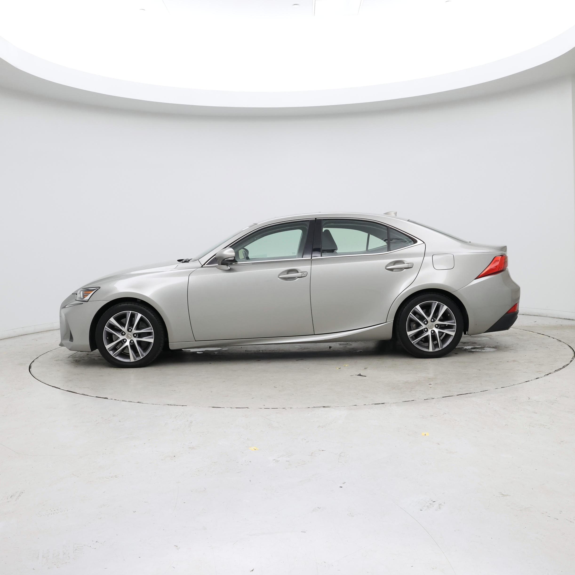 Thumbnail: 2020 Lexus IS - 3