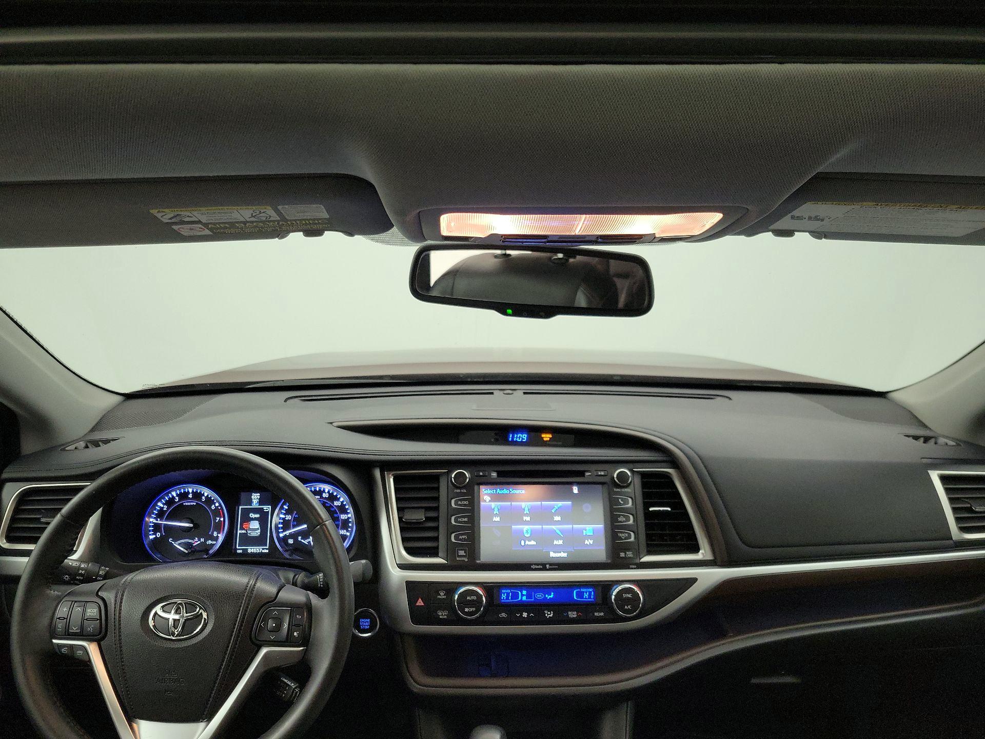 Thumbnail: 2014 Toyota Highlander - 9