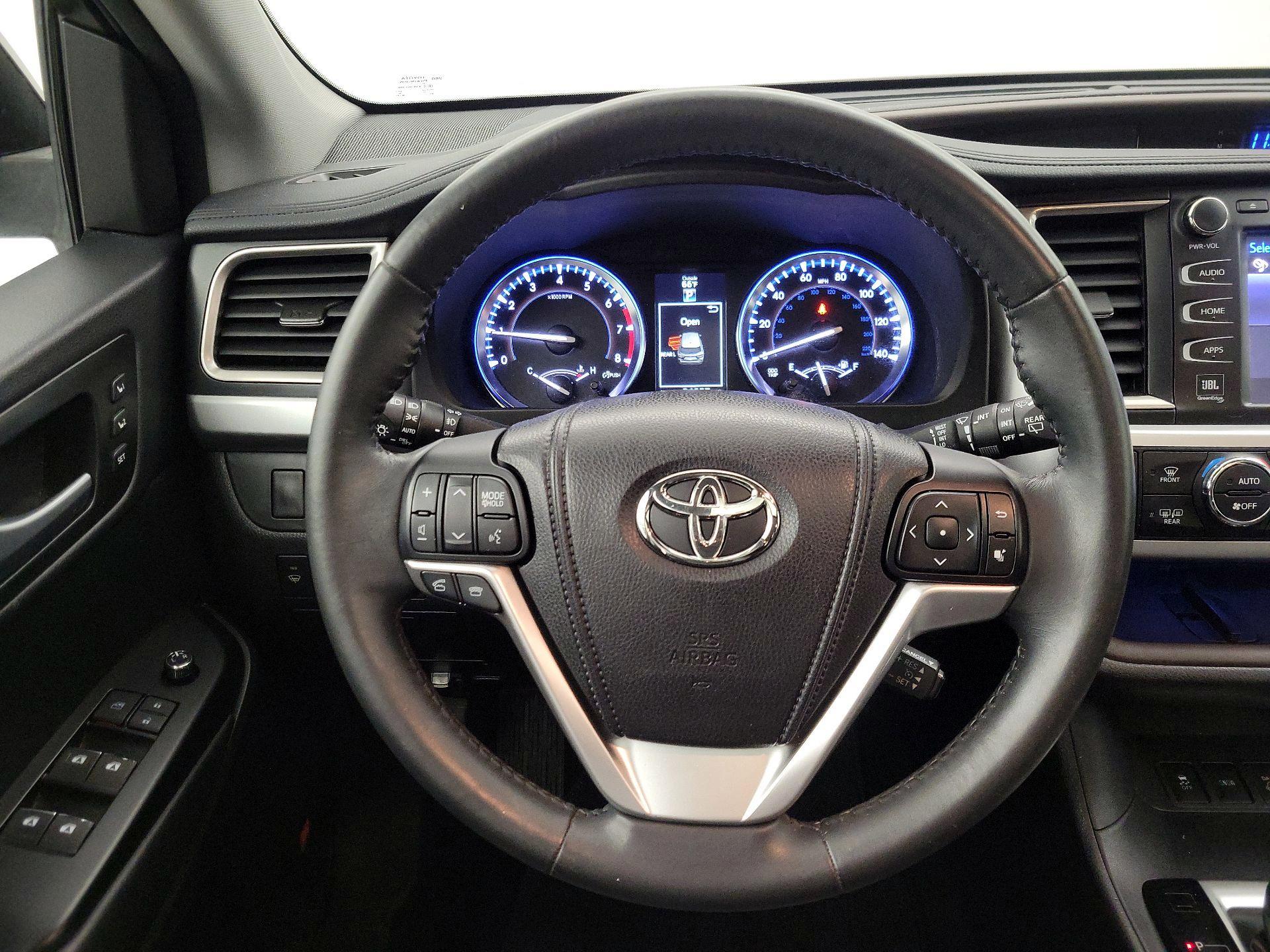 Thumbnail: 2014 Toyota Highlander - 10