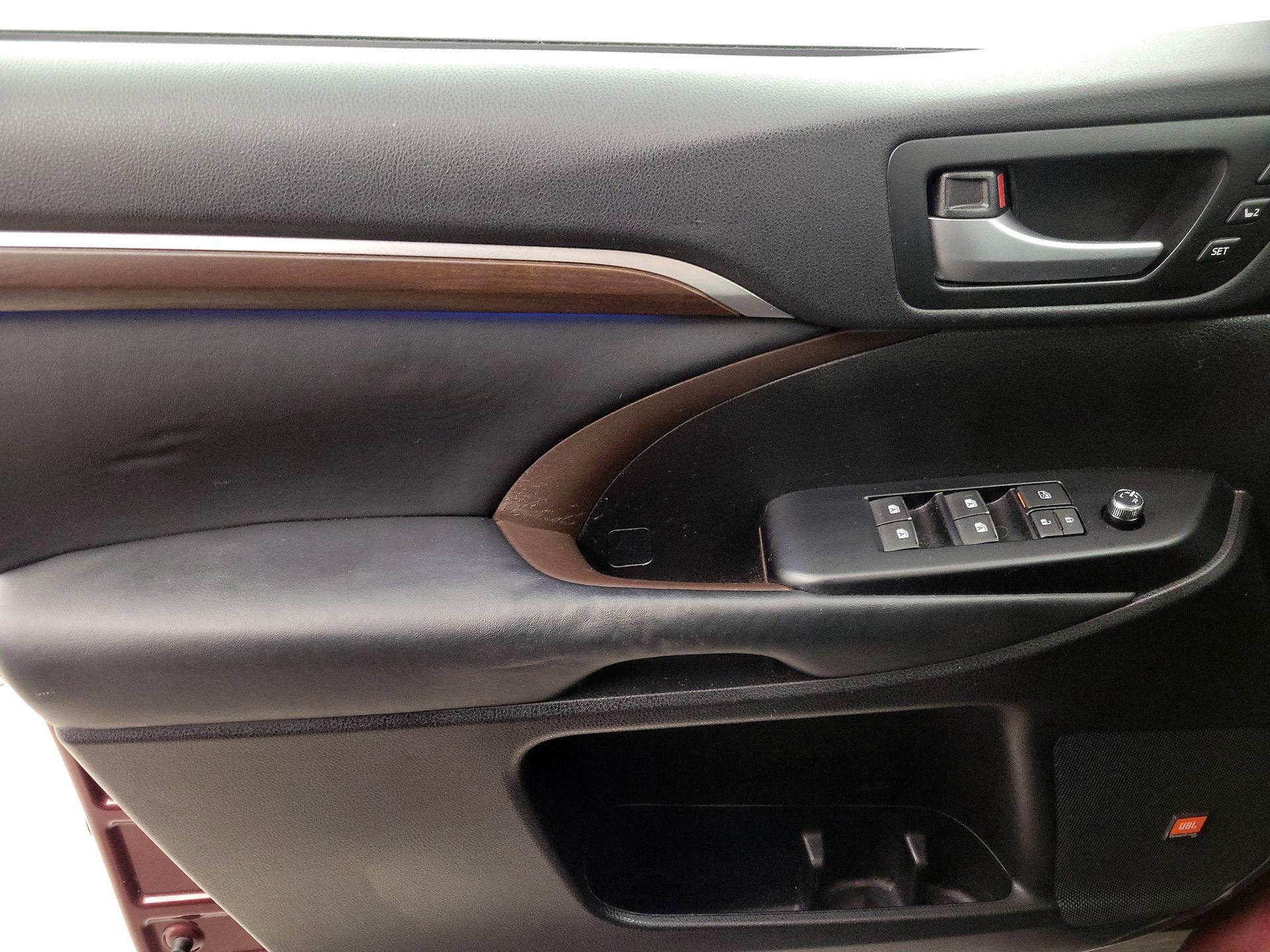 Thumbnail: 2014 Toyota Highlander - 12