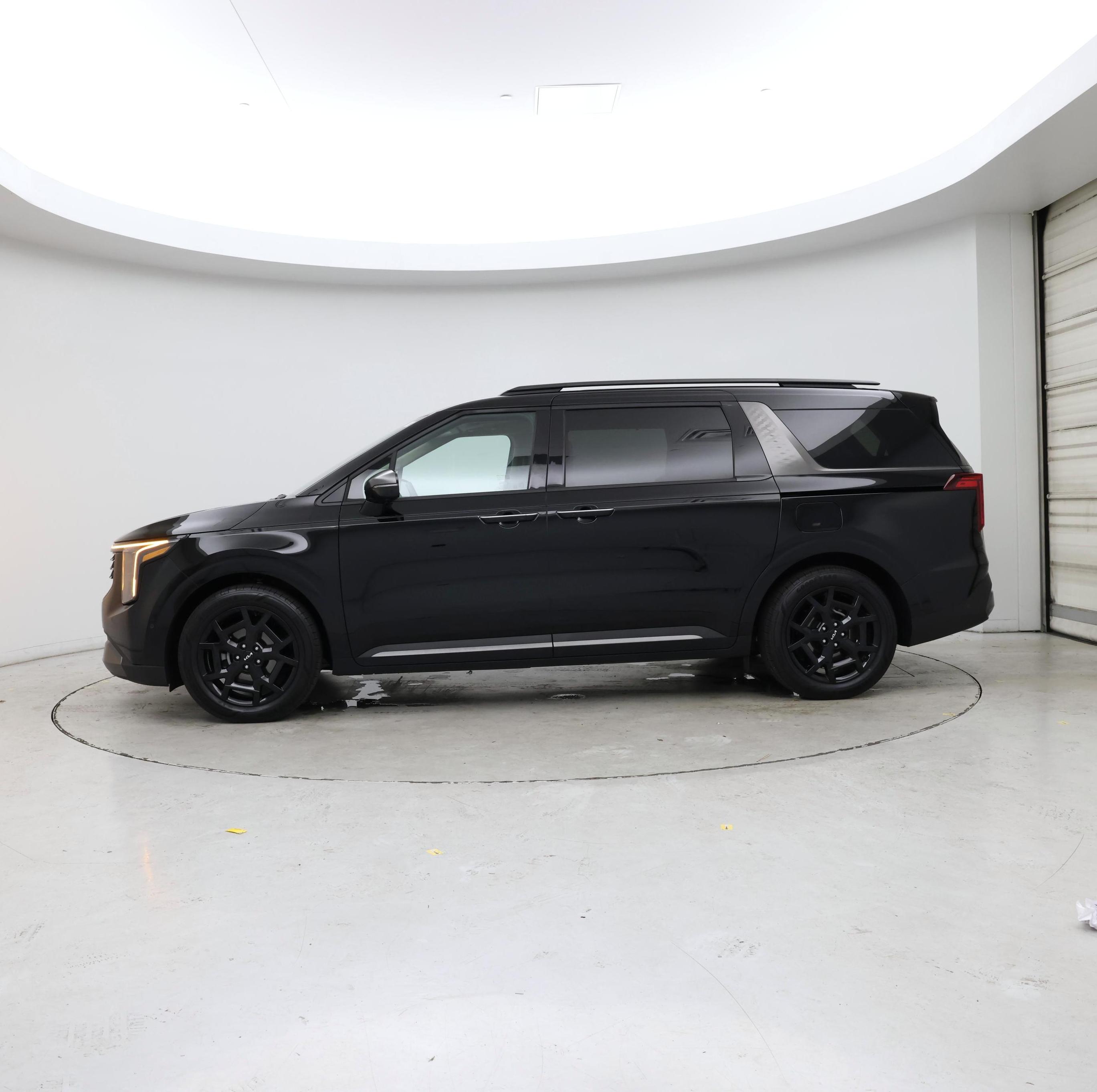Thumbnail: 2025 Kia Carnival - 3