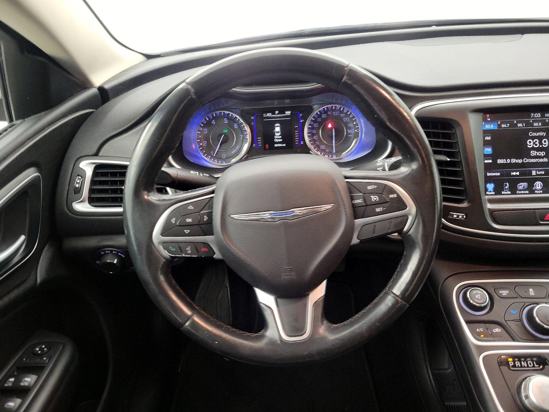 Thumbnail: 2016 Chrysler 200 - 10
