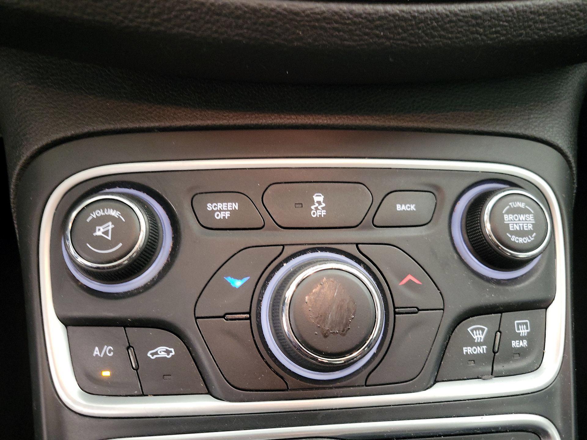 Thumbnail: 2016 Chrysler 200 - 16