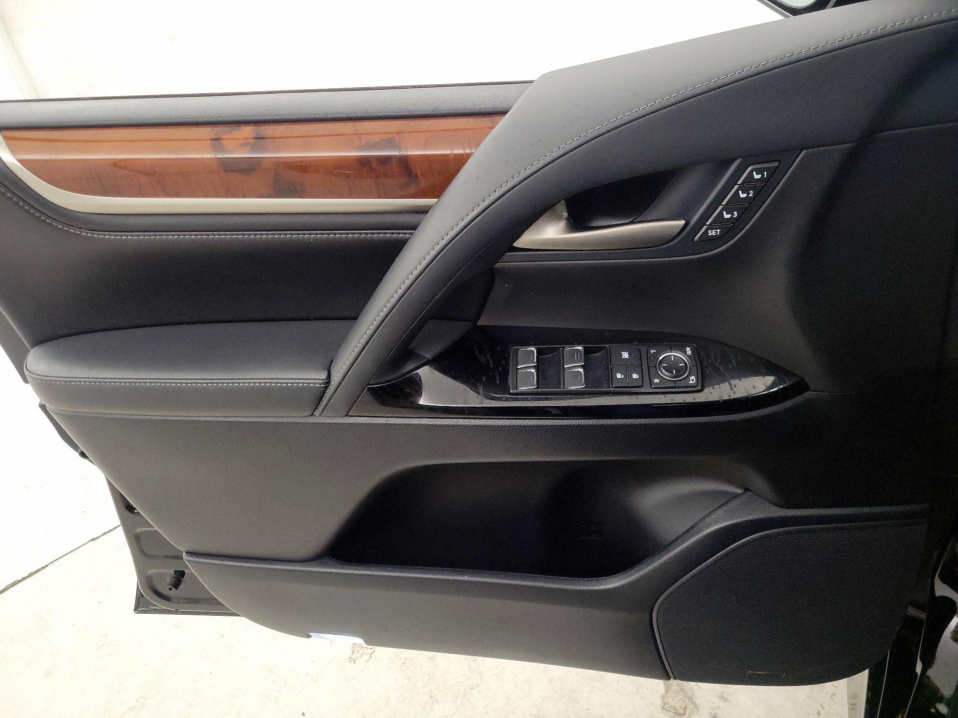 Thumbnail: 2020 Lexus LX - 12